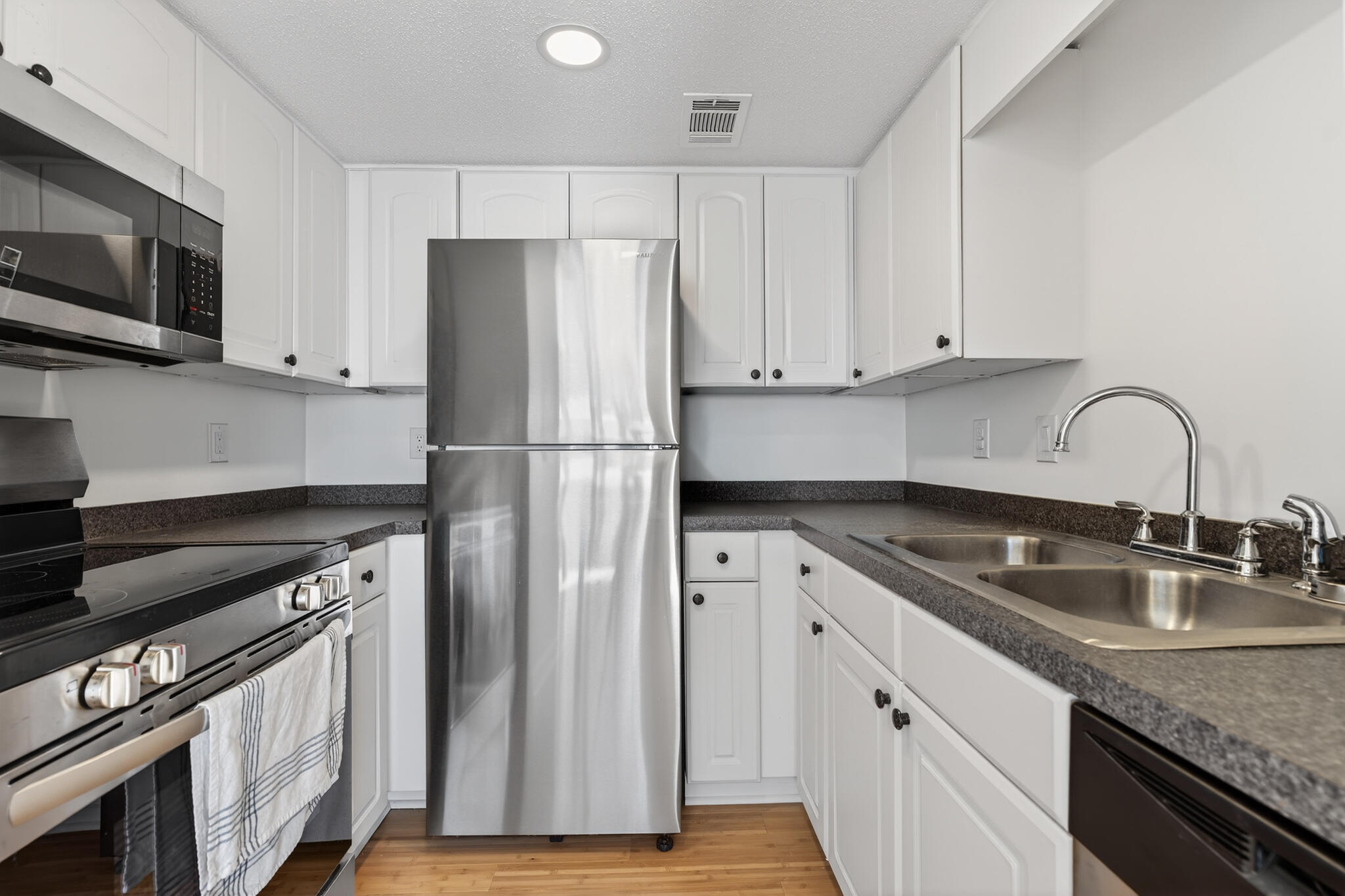 FINISTERRA CONDO - Residential