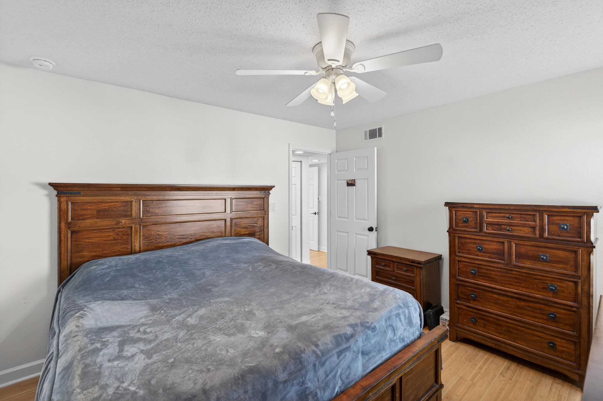 FINISTERRA CONDO - Residential