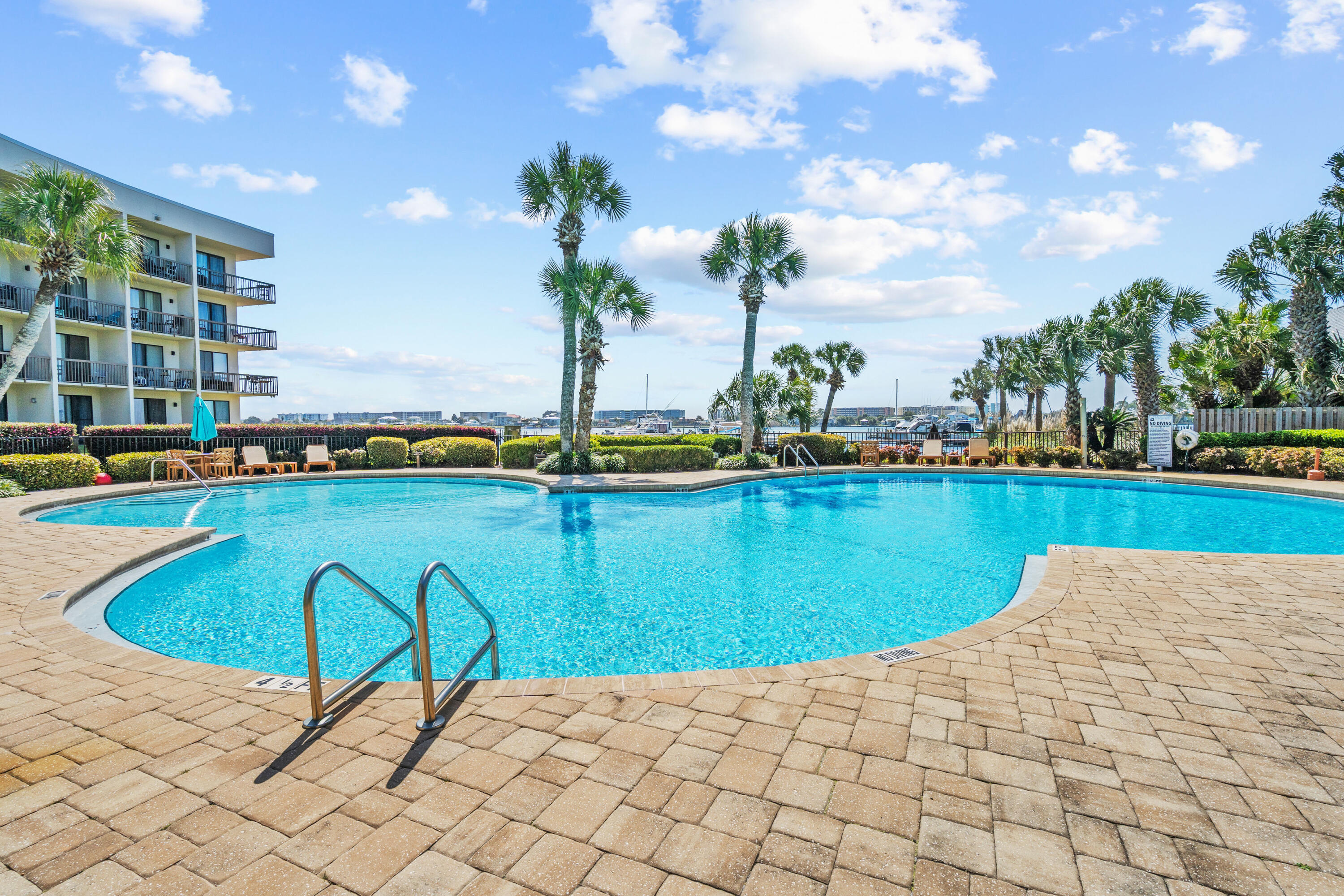 PIRATES BAY PH 1 - Residential