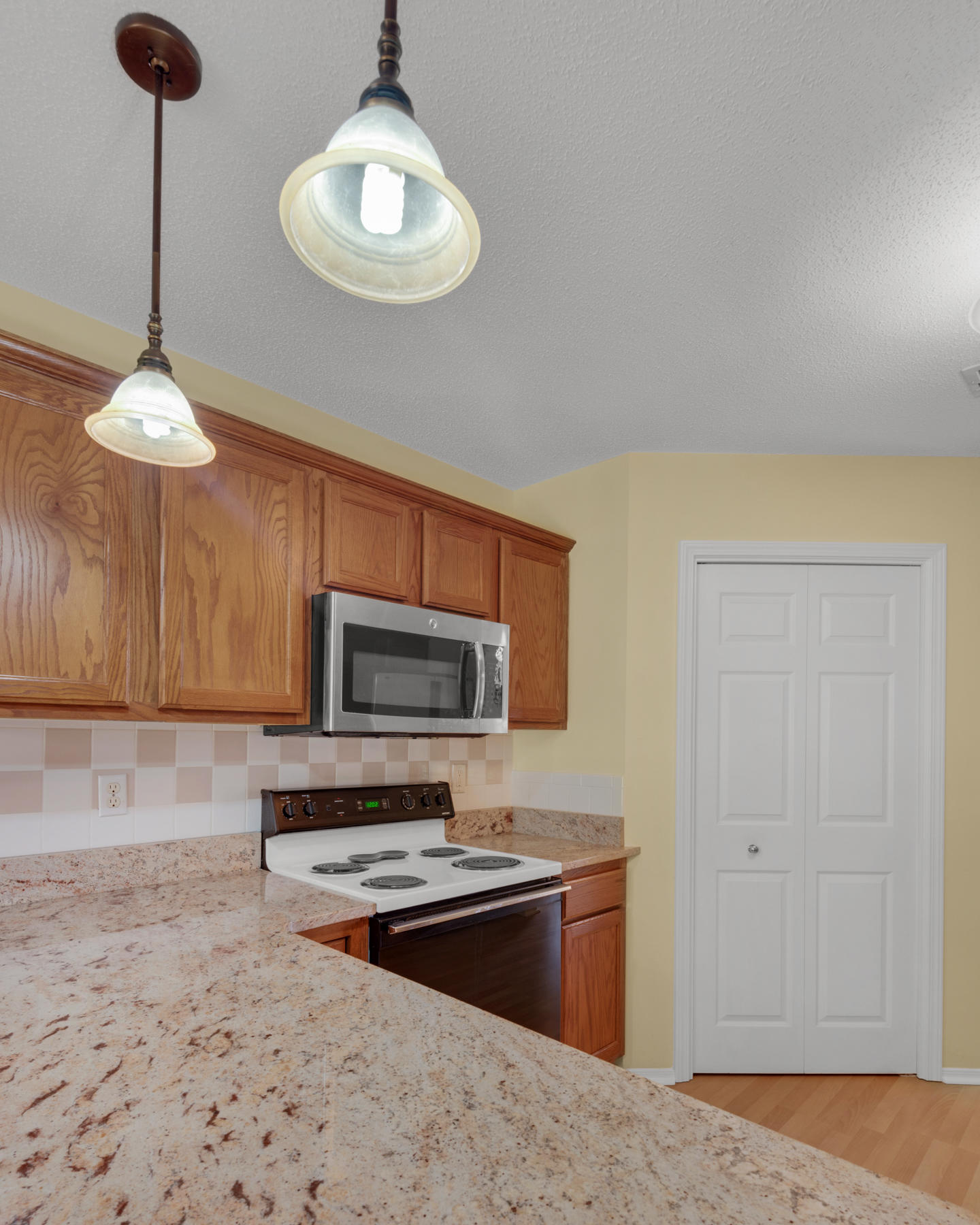 RIVERCHASE S/D PH III LOT 7 BLK E - Residential