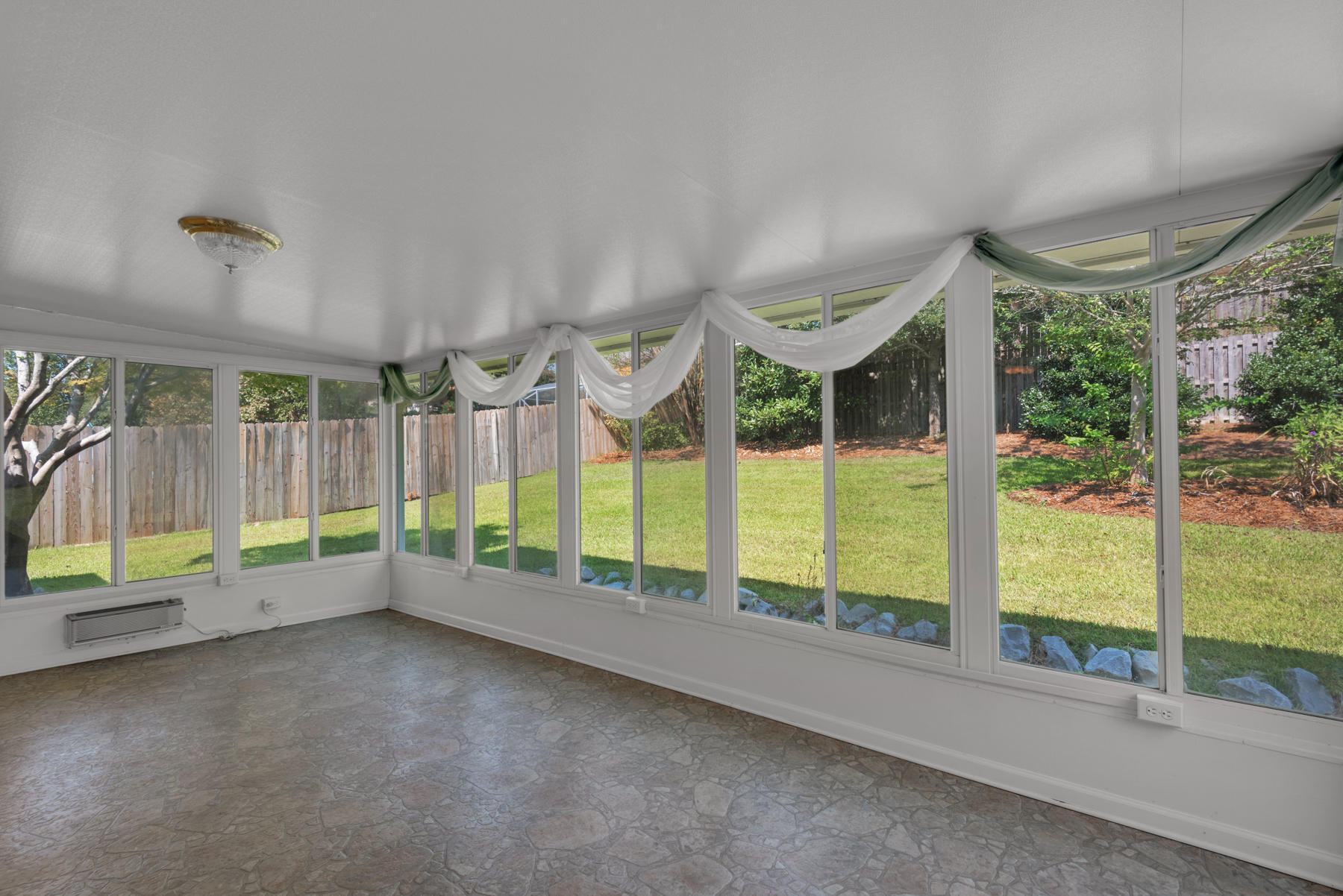 RIVERCHASE S/D PH III LOT 7 BLK E - Residential