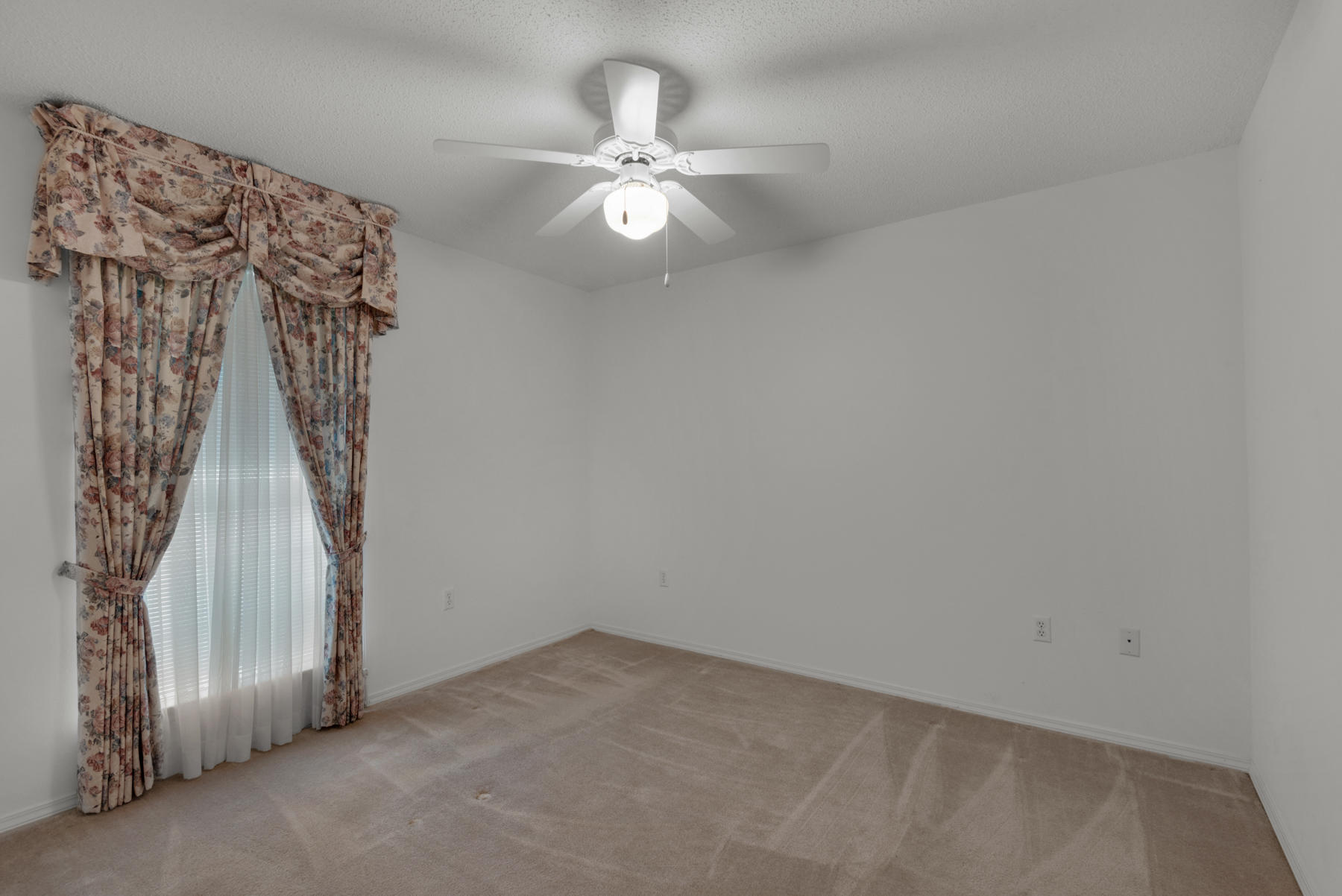 RIVERCHASE S/D PH III LOT 7 BLK E - Residential