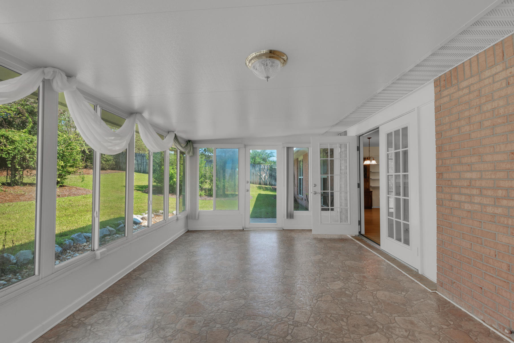 RIVERCHASE S/D PH III LOT 7 BLK E - Residential