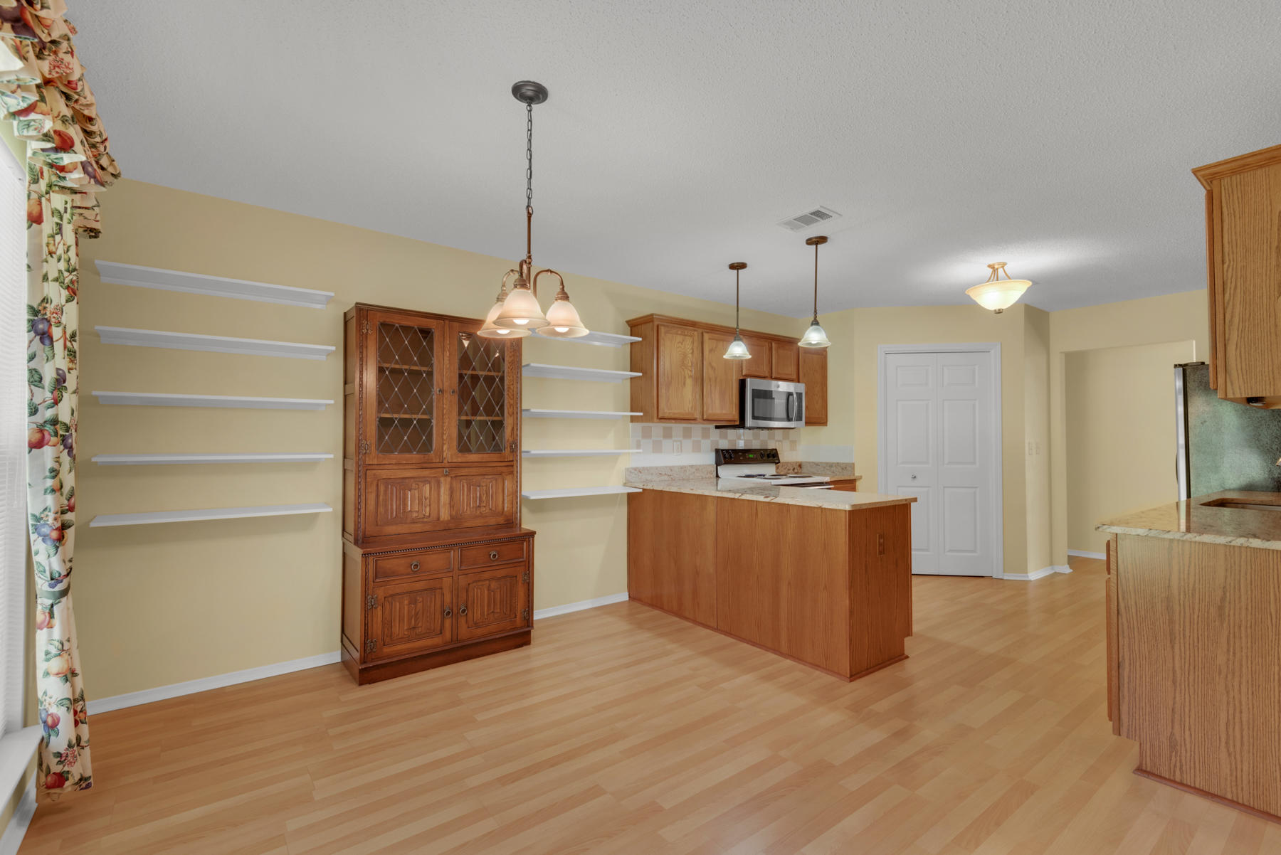 RIVERCHASE S/D PH III LOT 7 BLK E - Residential