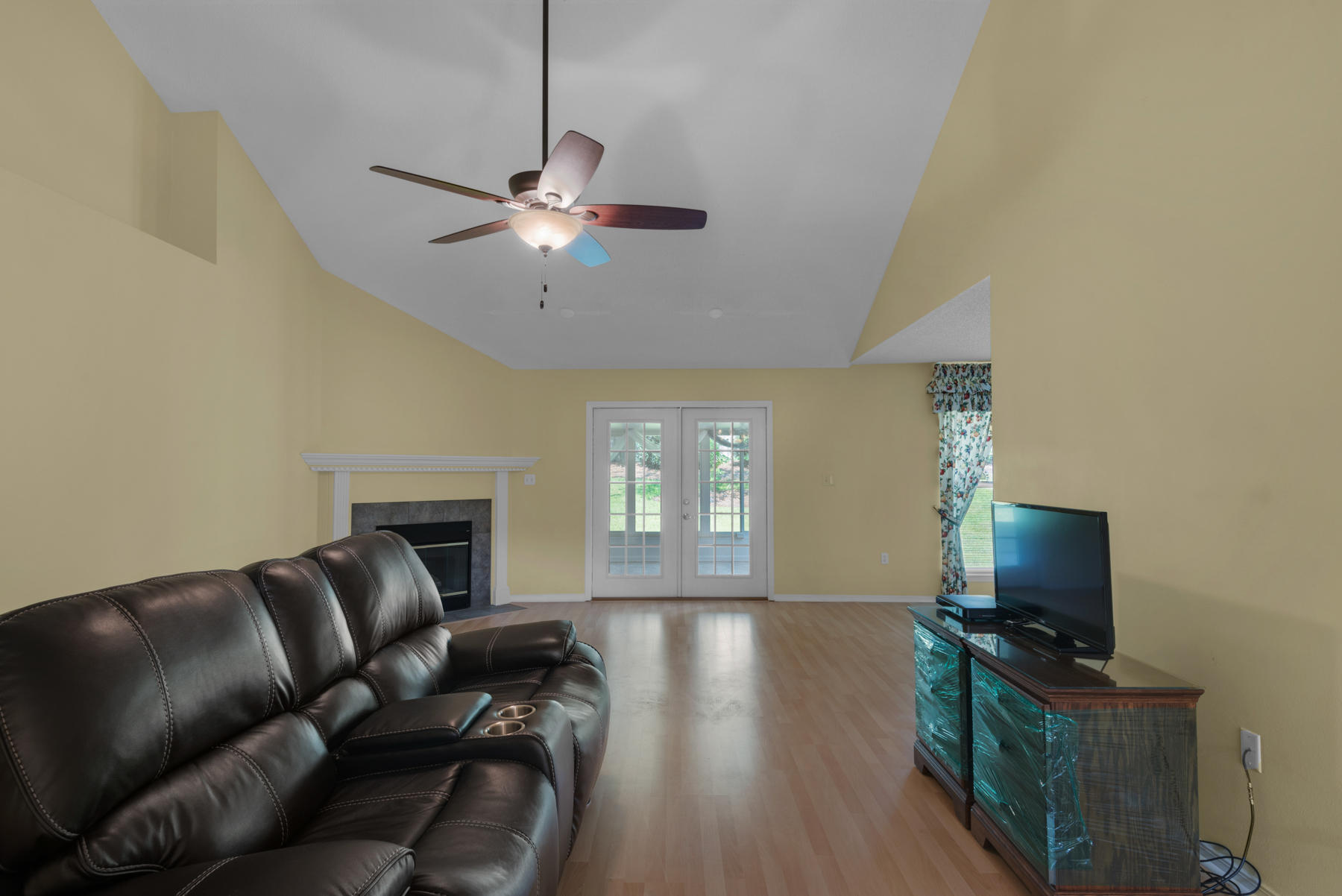 RIVERCHASE S/D PH III LOT 7 BLK E - Residential