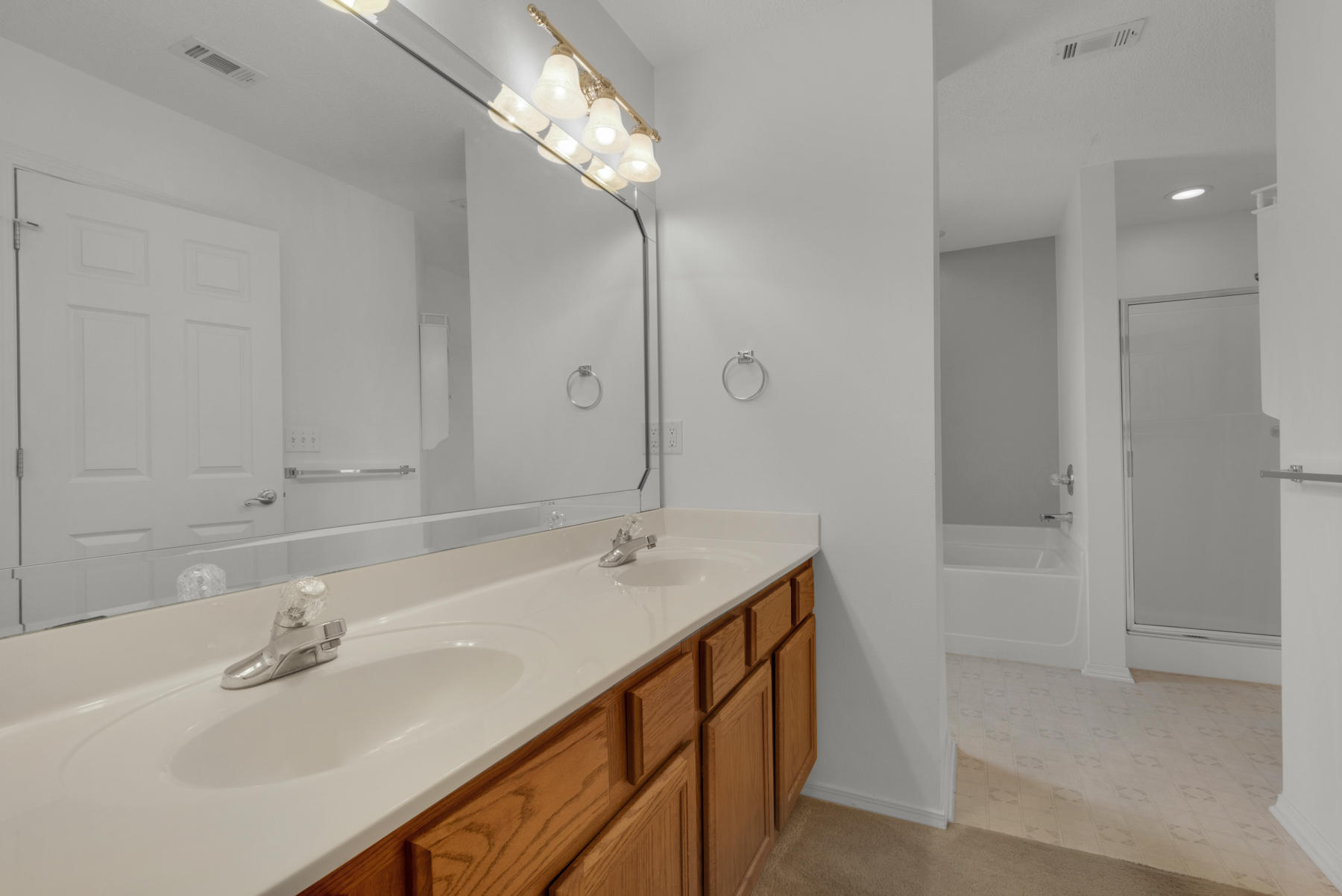 RIVERCHASE S/D PH III LOT 7 BLK E - Residential