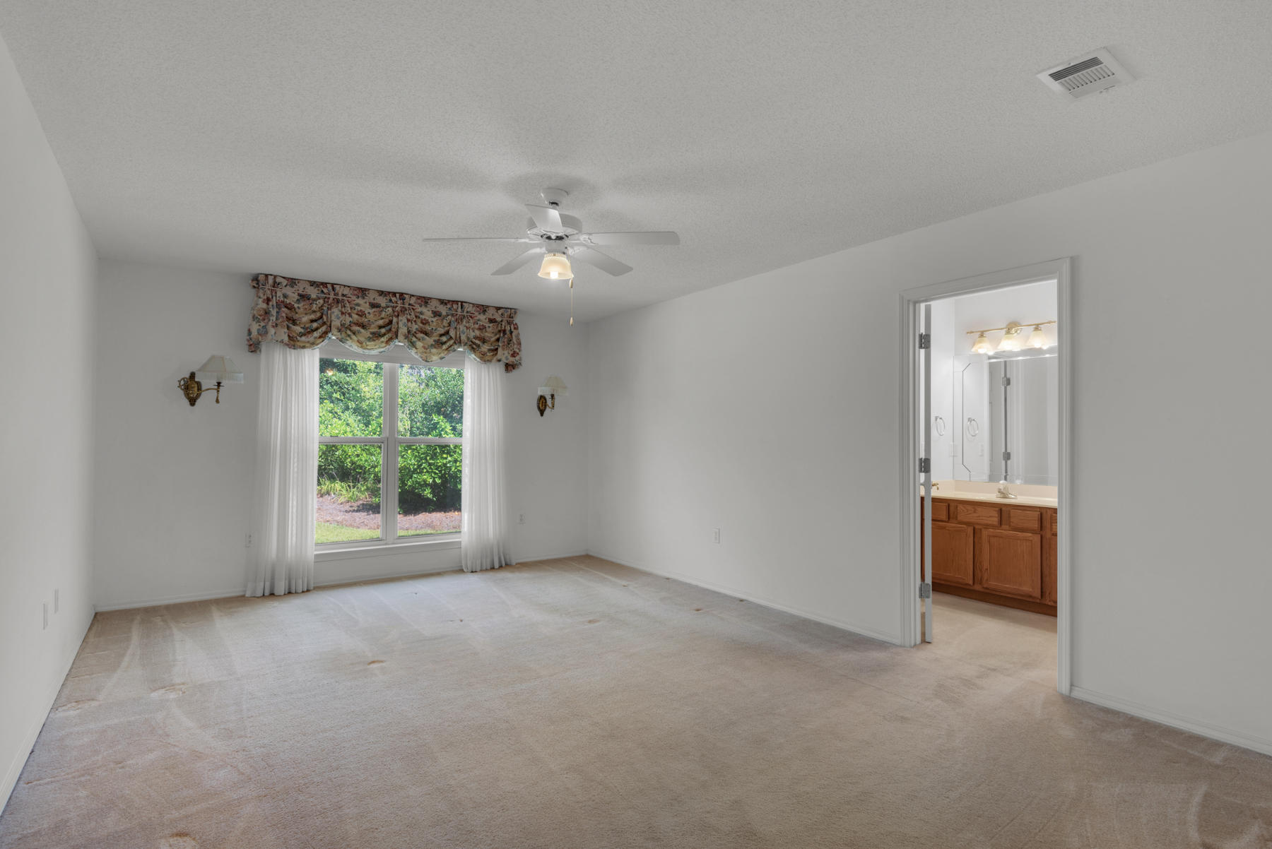 RIVERCHASE S/D PH III LOT 7 BLK E - Residential