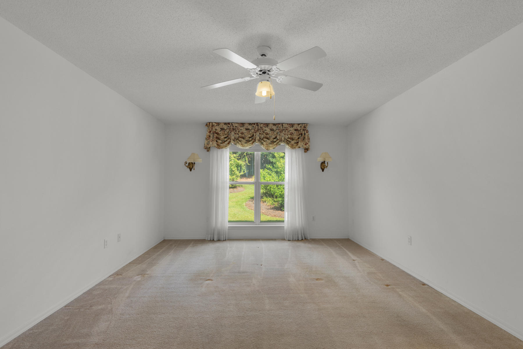 RIVERCHASE S/D PH III LOT 7 BLK E - Residential