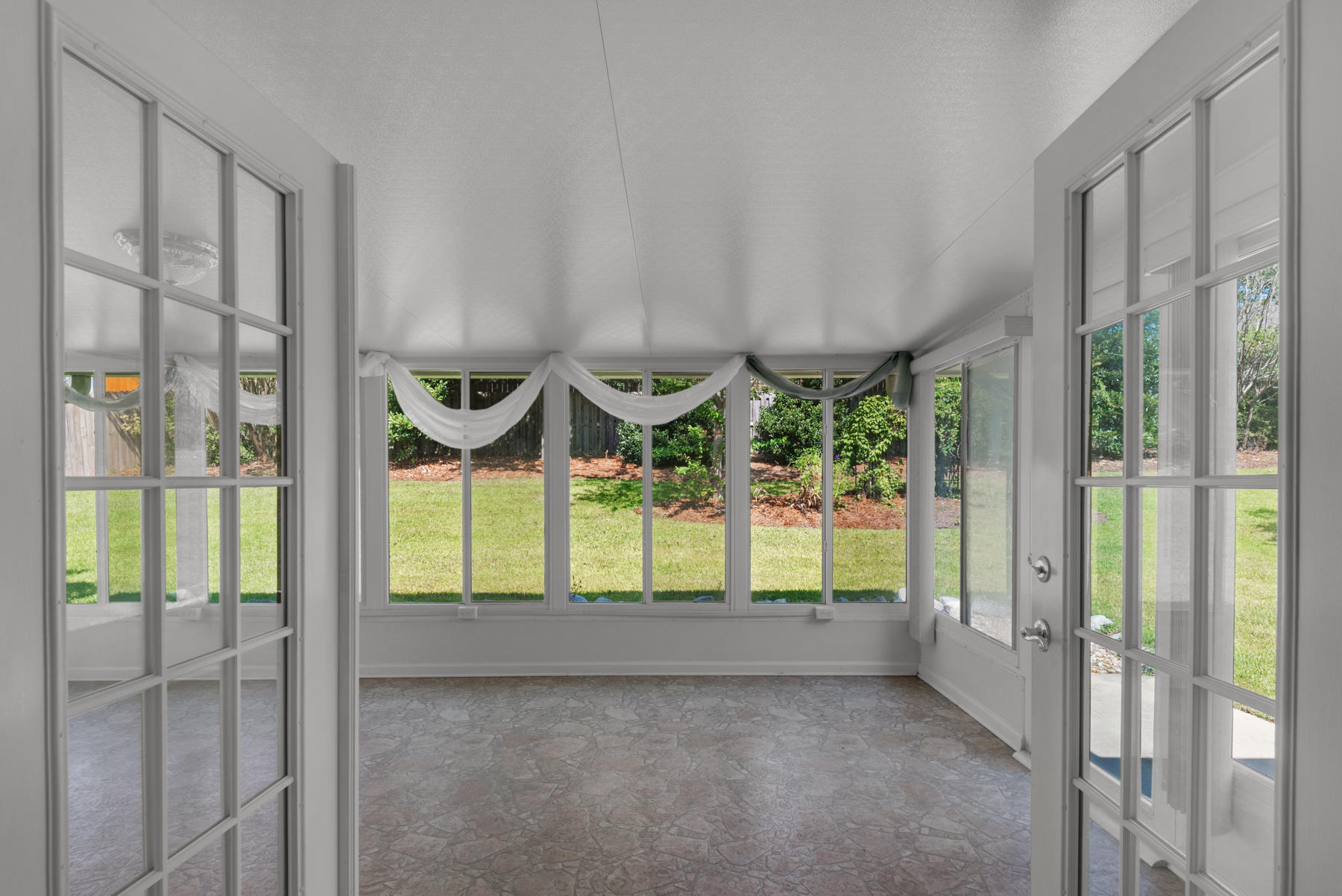 RIVERCHASE S/D PH III LOT 7 BLK E - Residential