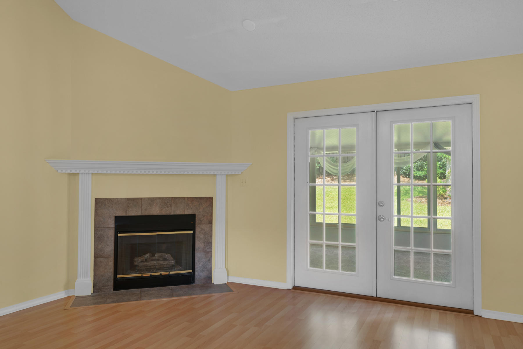 RIVERCHASE S/D PH III LOT 7 BLK E - Residential