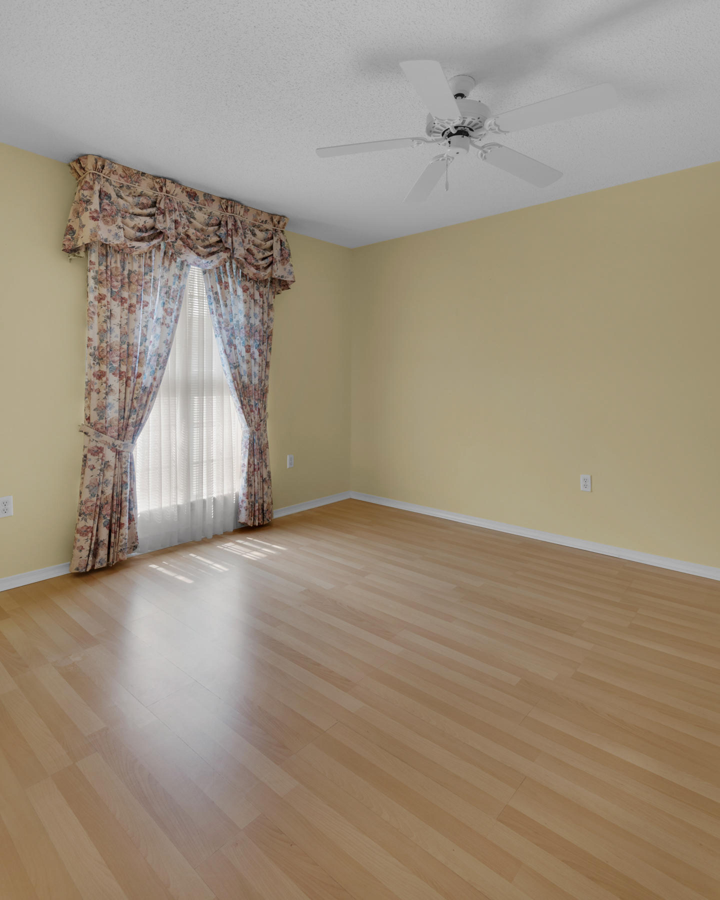 RIVERCHASE S/D PH III LOT 7 BLK E - Residential