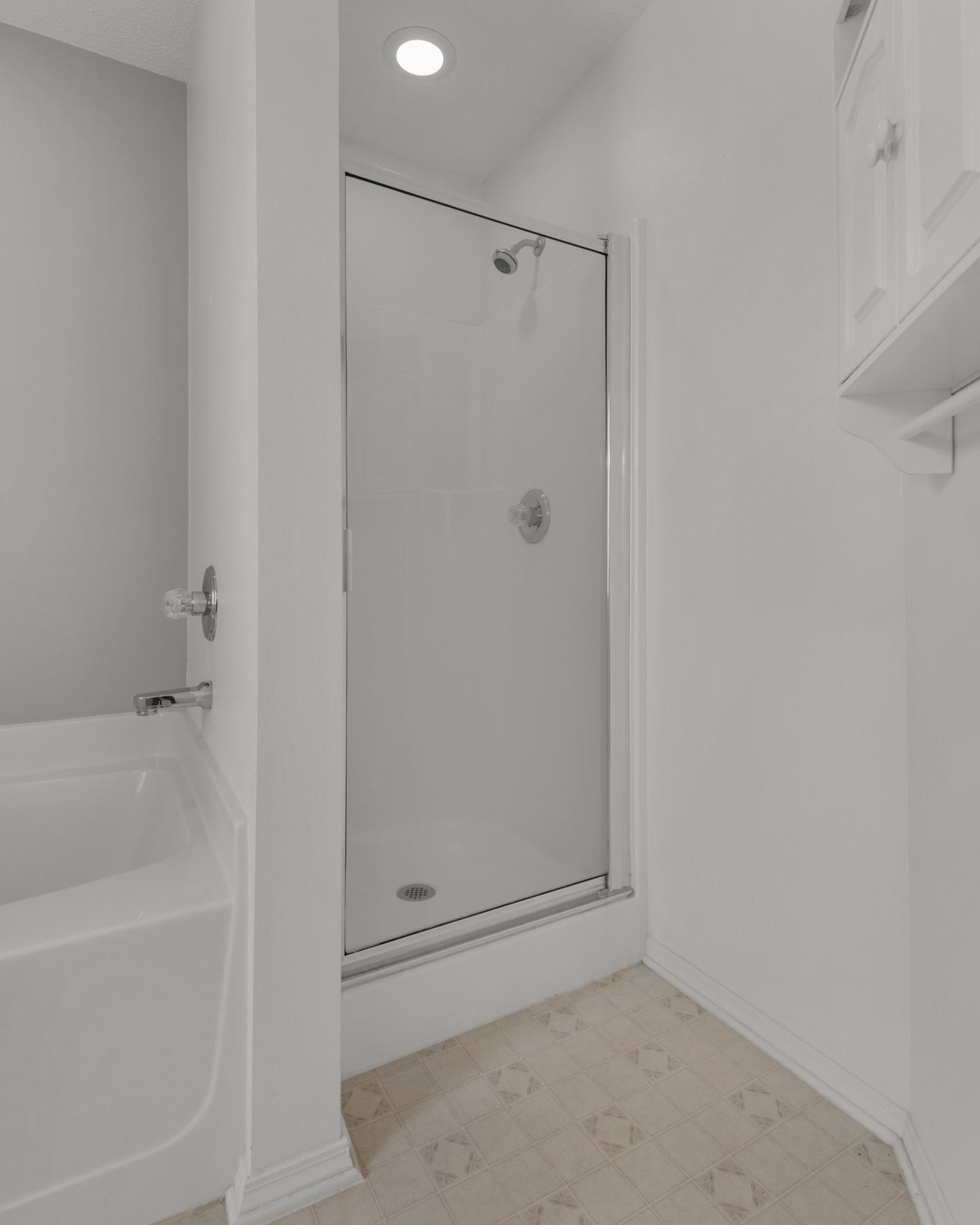 RIVERCHASE S/D PH III LOT 7 BLK E - Residential