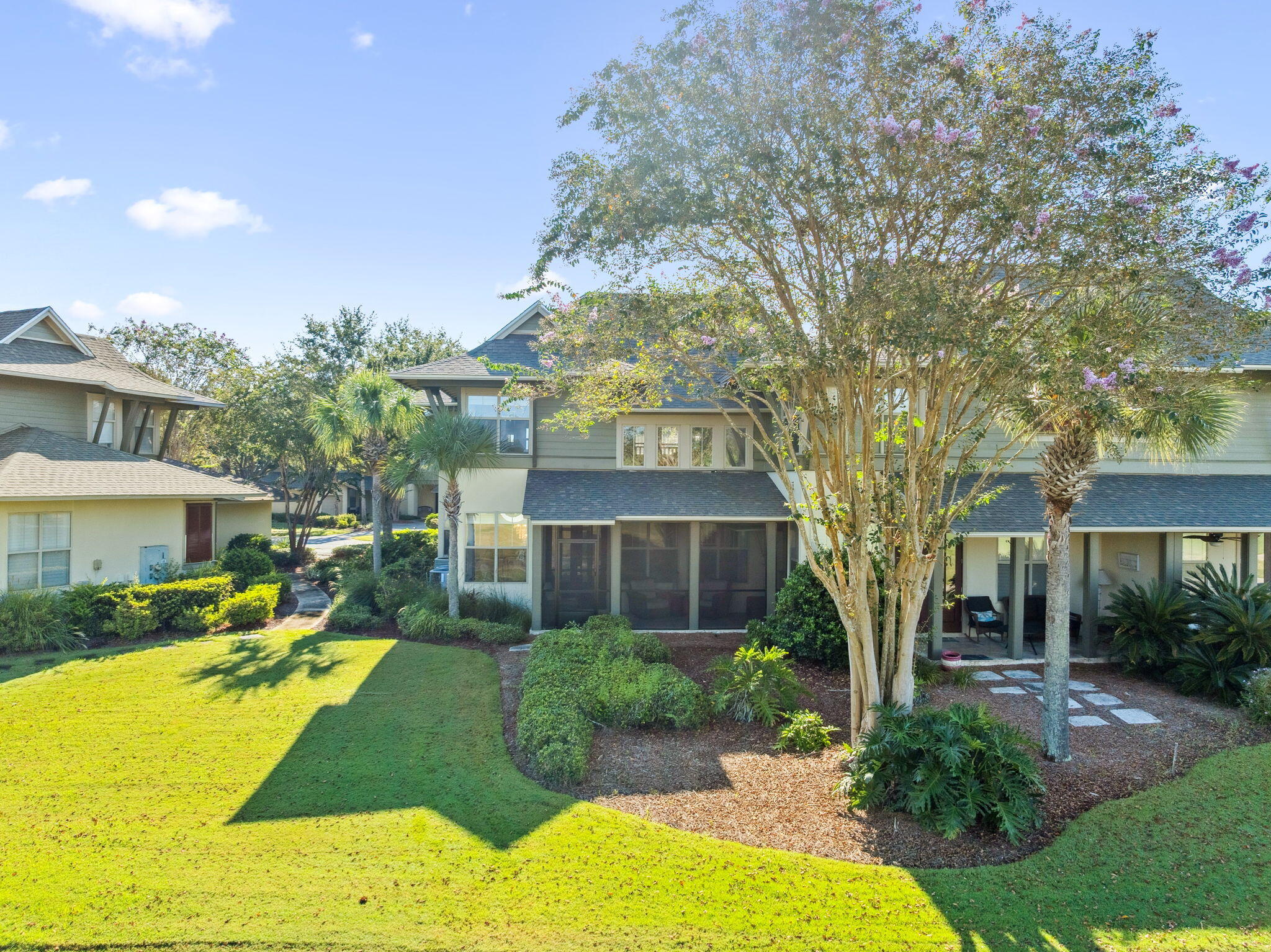 MAGNOLIA BAY - Residential