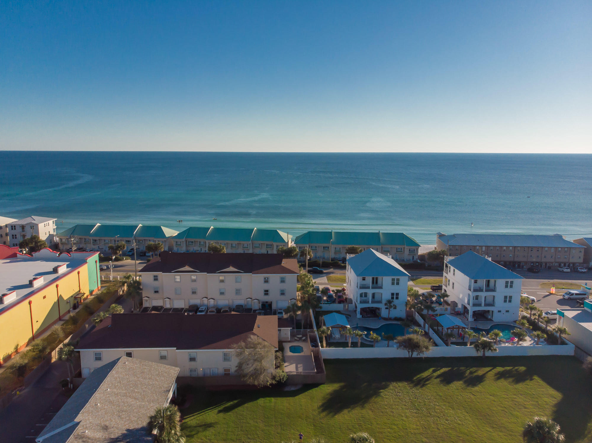 SUMMERHOUSE T/H - Residential