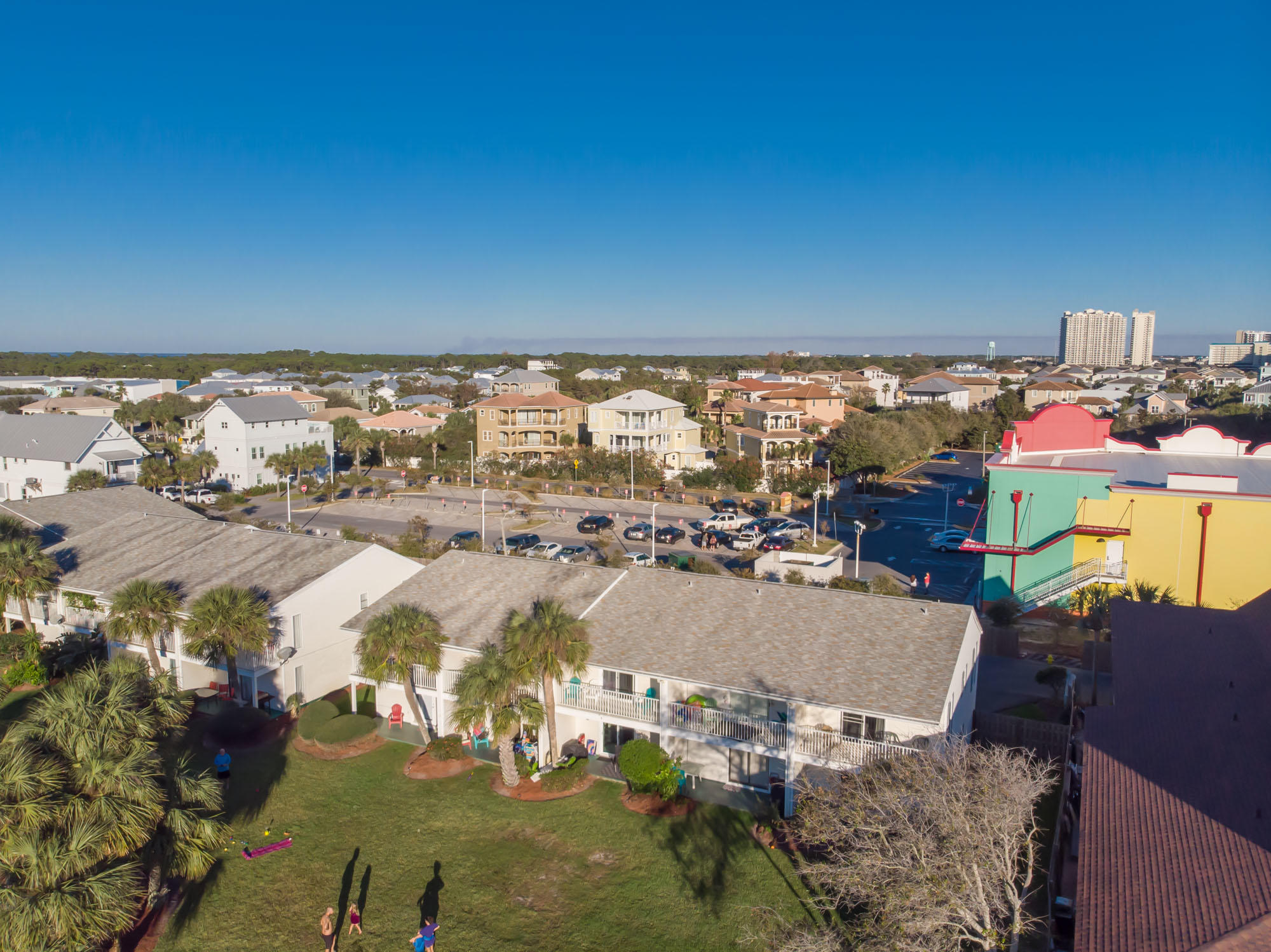 SUMMERHOUSE T/H - Residential