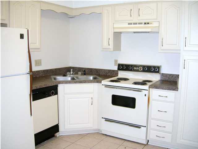 ROCKY BAYOU T/H - Residential Lease