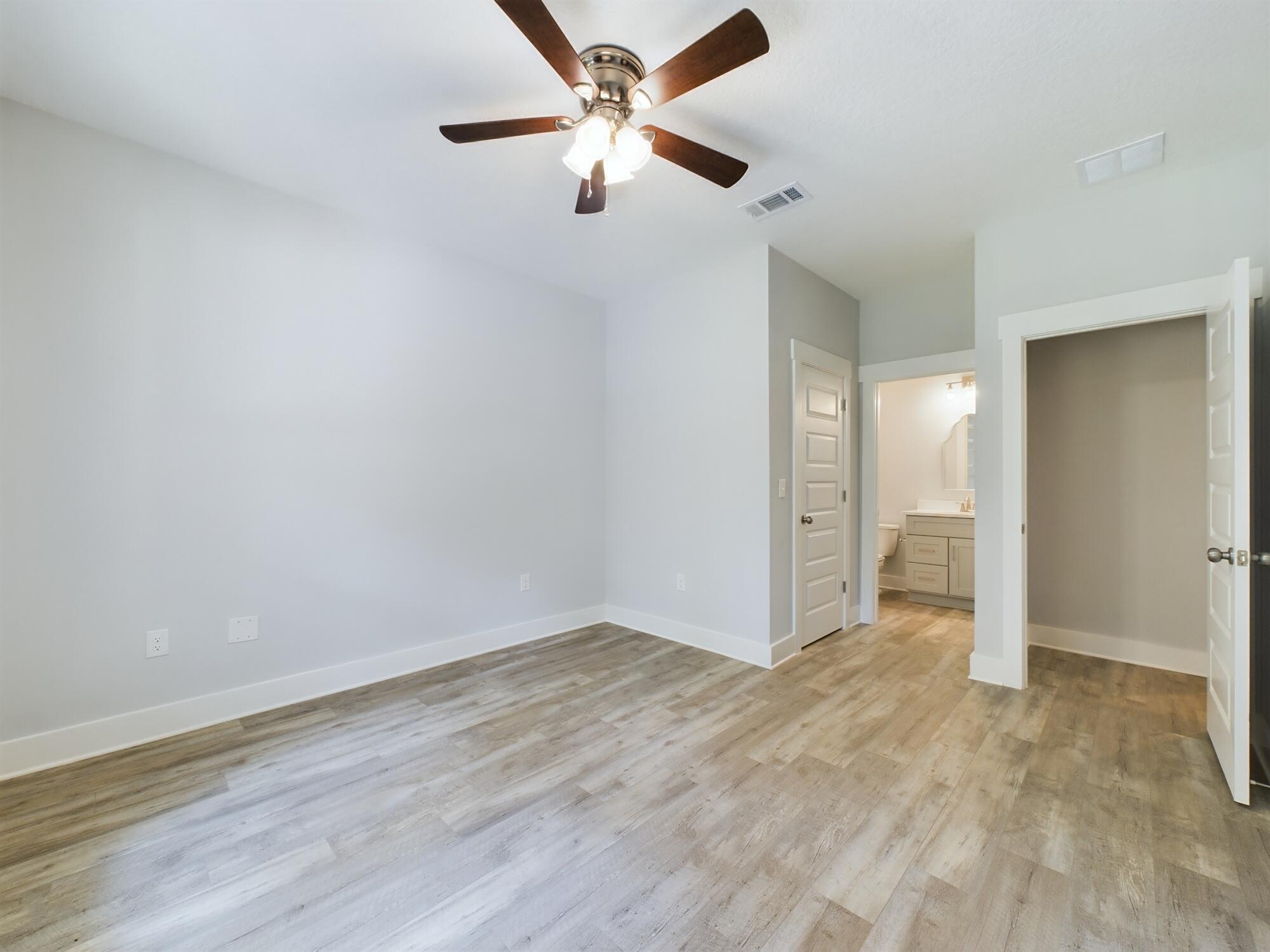 VALPARAISO PINECREST 6 - Residential