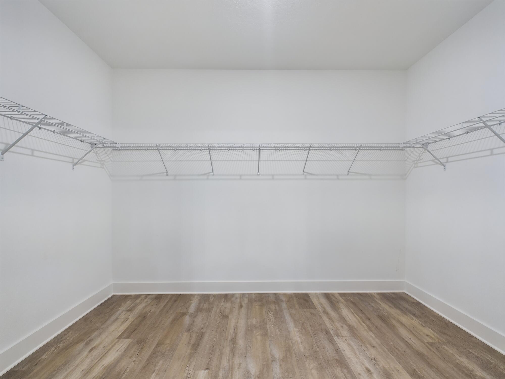 VALPARAISO PINECREST 6 - Residential