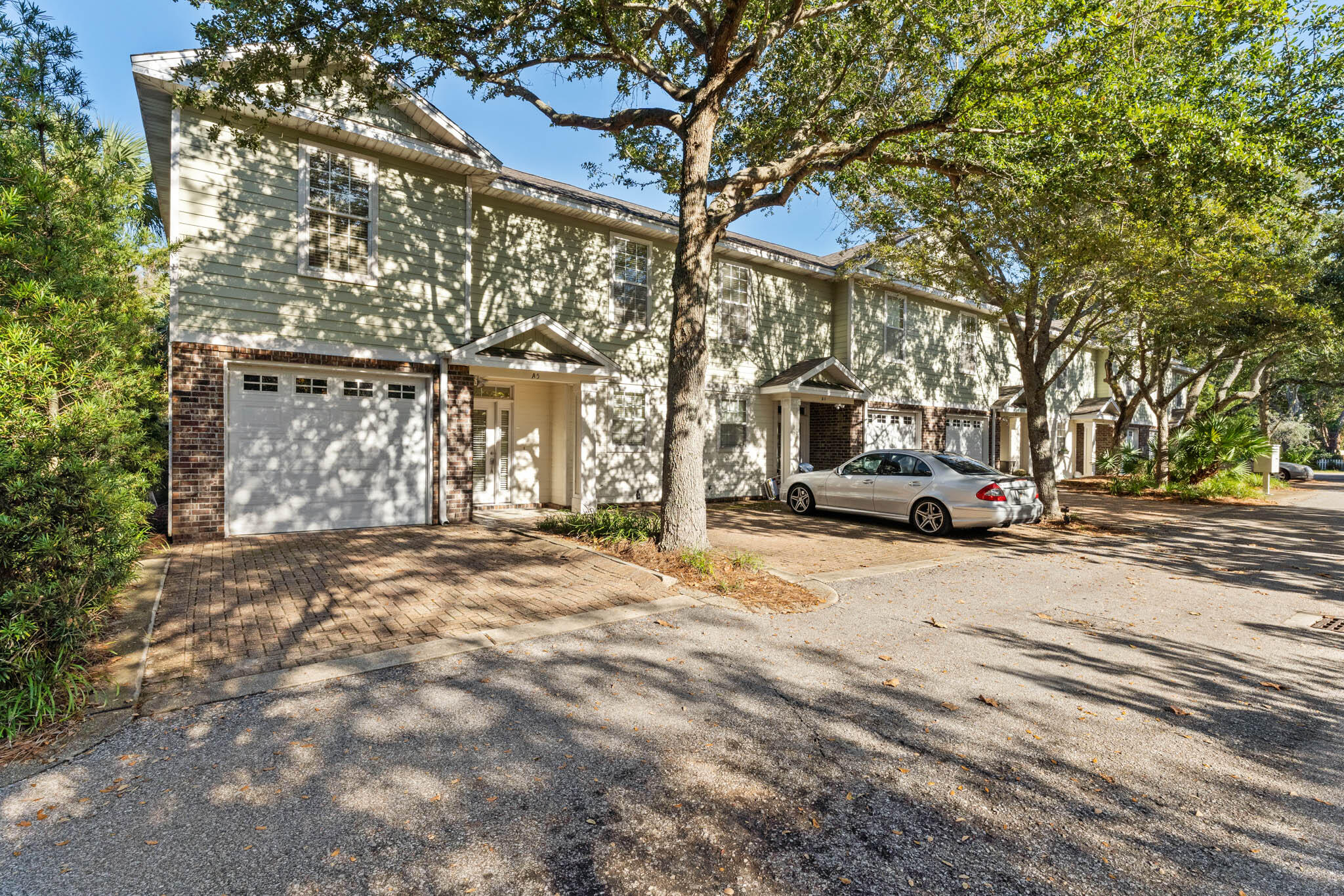 Sibert Palms townhouses complex is ideally located in the Harbor district in the Heart of Destin. Walking distance to several of Destin's waterfront parks and the bustling harborwalk. This secluded community of only 9 townhomes offers a serene Florida vibe with lush landscaping and privacy. There is a community pool for exclusive use of owners and guests. This unit offer a large floor plan with 3 large bedrooms and 2 baths upstairs and kitchen, living and half bath down stairs. Appointed with granite countertops and stainless appliances.