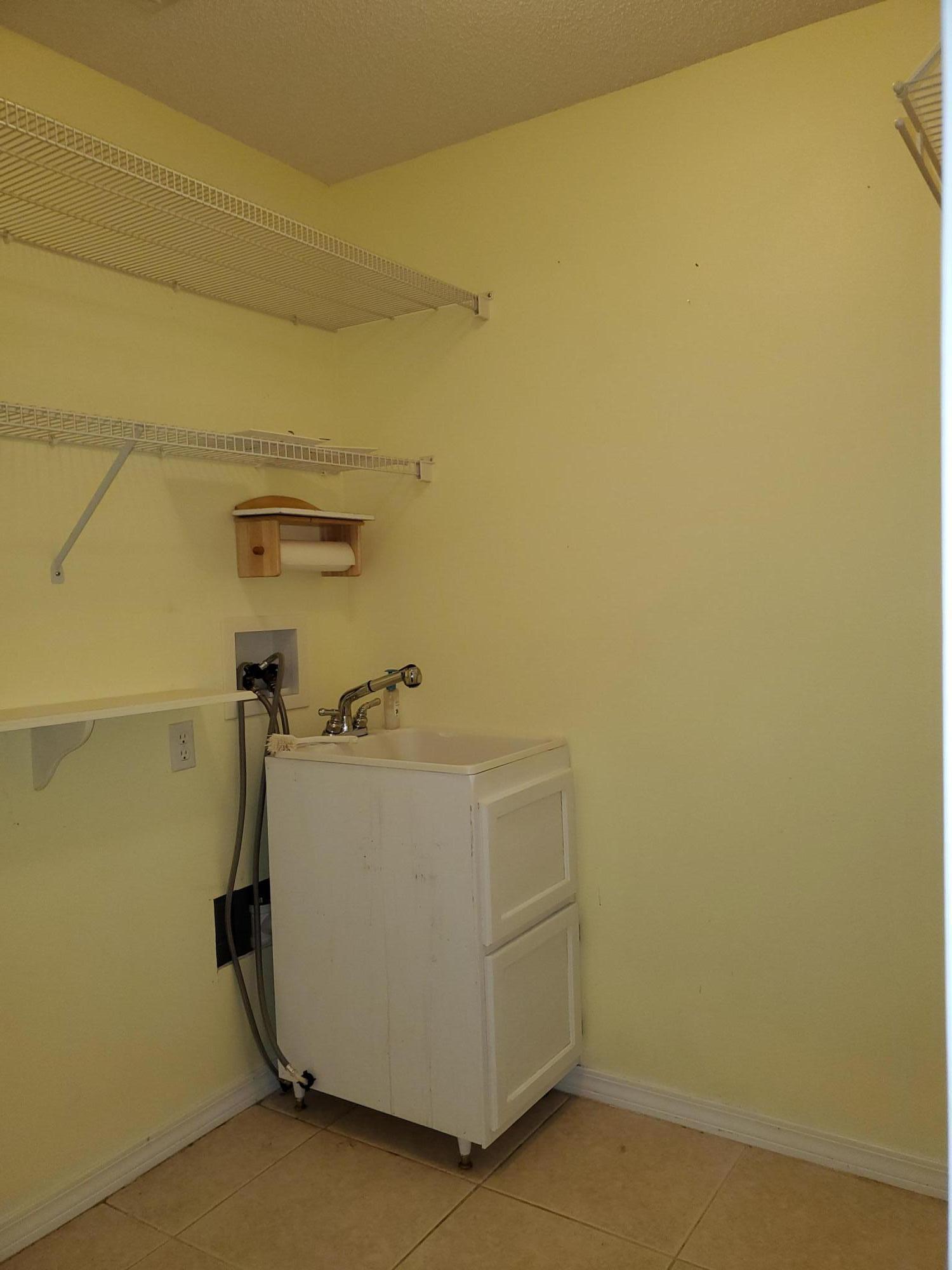 ADASHAN GARDYNS - Residential