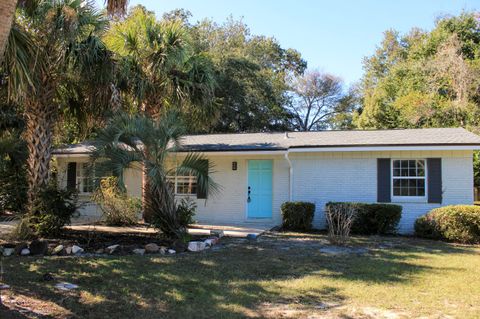 Photo of 215 NE Buck Drive, Fort Walton Beach, FL 32548 (MLS # 989344)