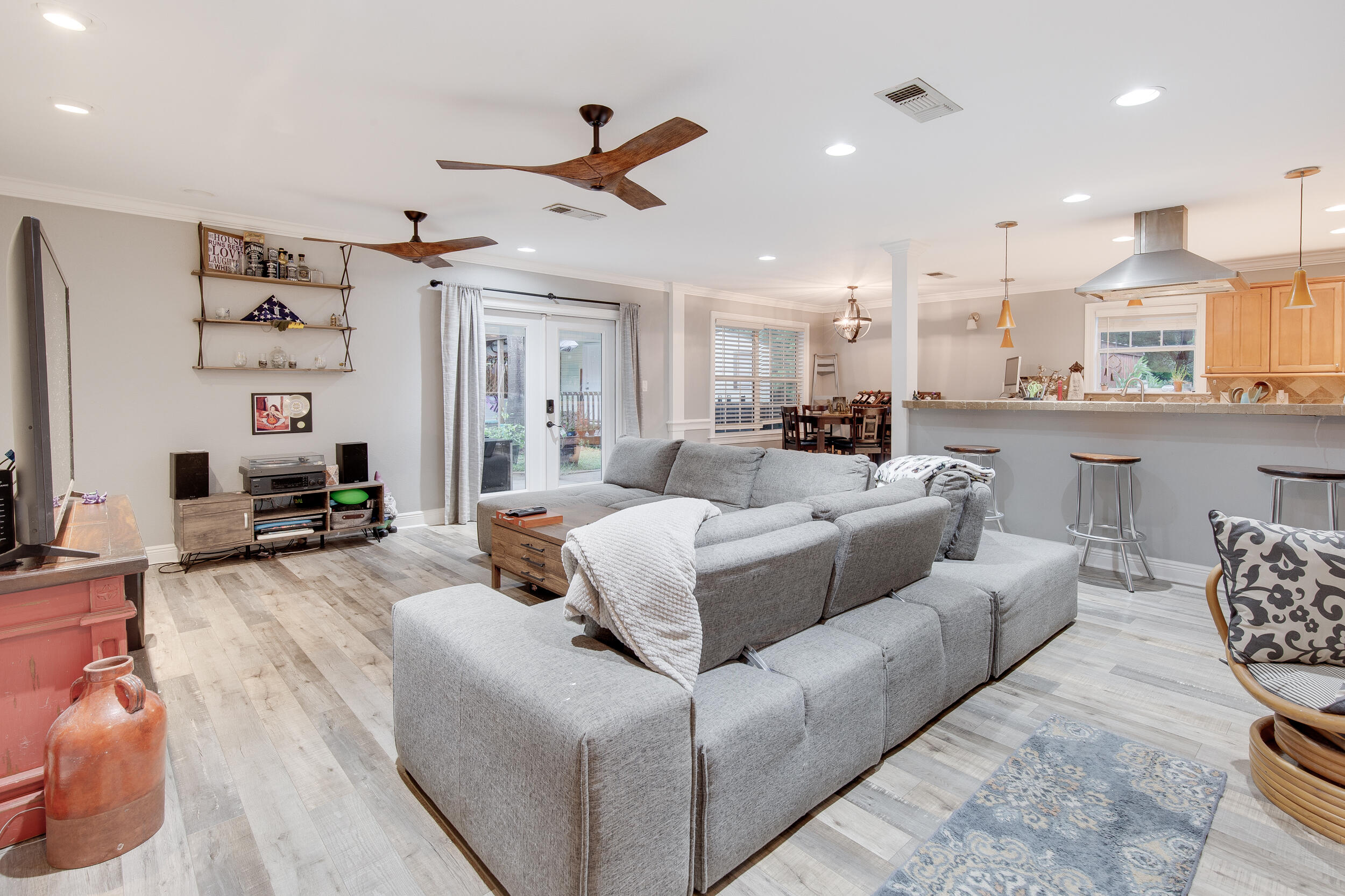 This 3 Bedroom, 2 1/2 Bath home in the heart of Destin is within walking distance to Destin Elementary and the little league park. It features an open floor plan, pool with pool house. Stainless appliances in the kitchen with sandstone tile counters. Professional Photos to be available Friday, Sept 17.
