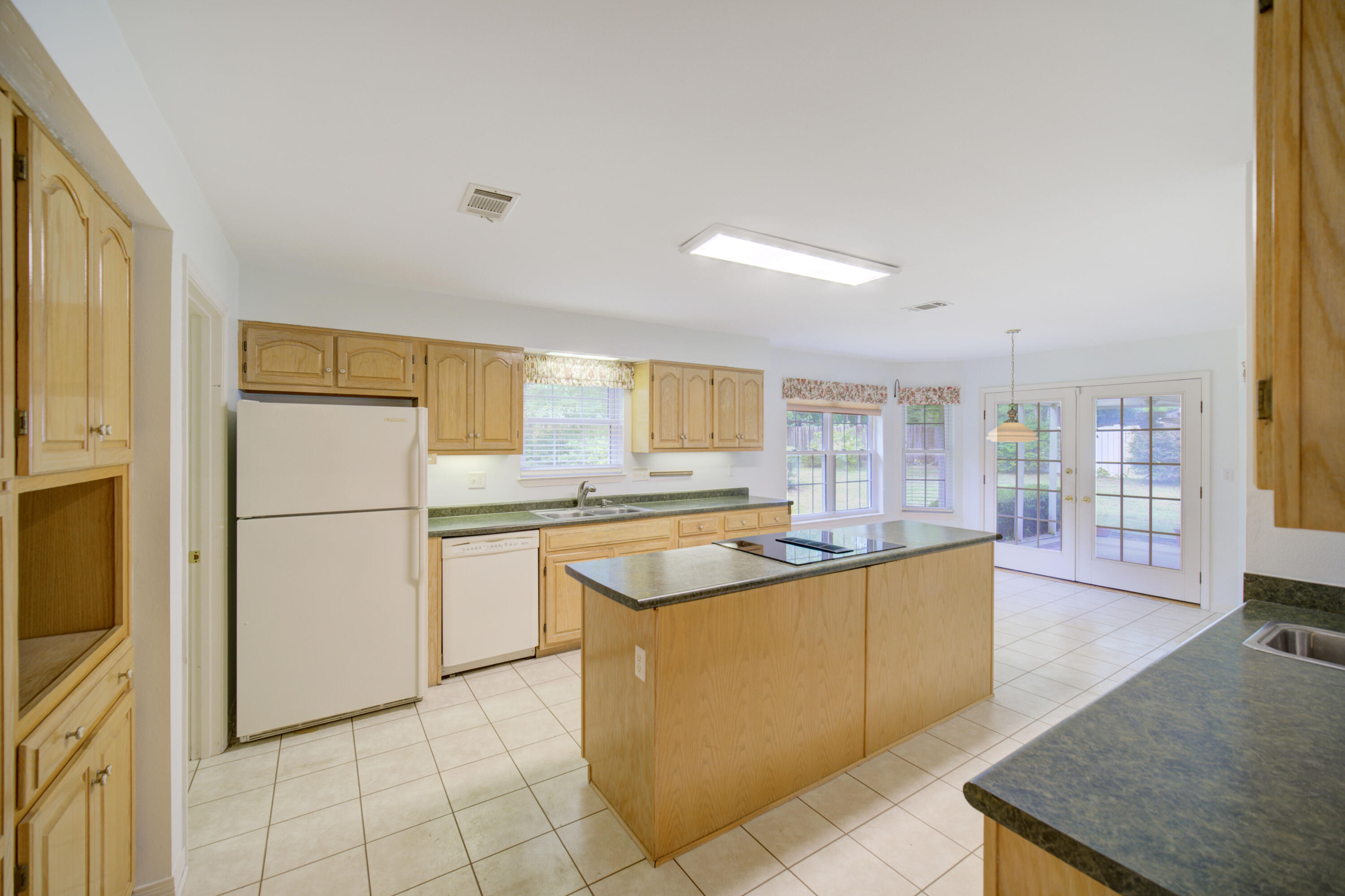 ROCKY BAYOU COUNTRY CLUB ESTATES 3 - Residential