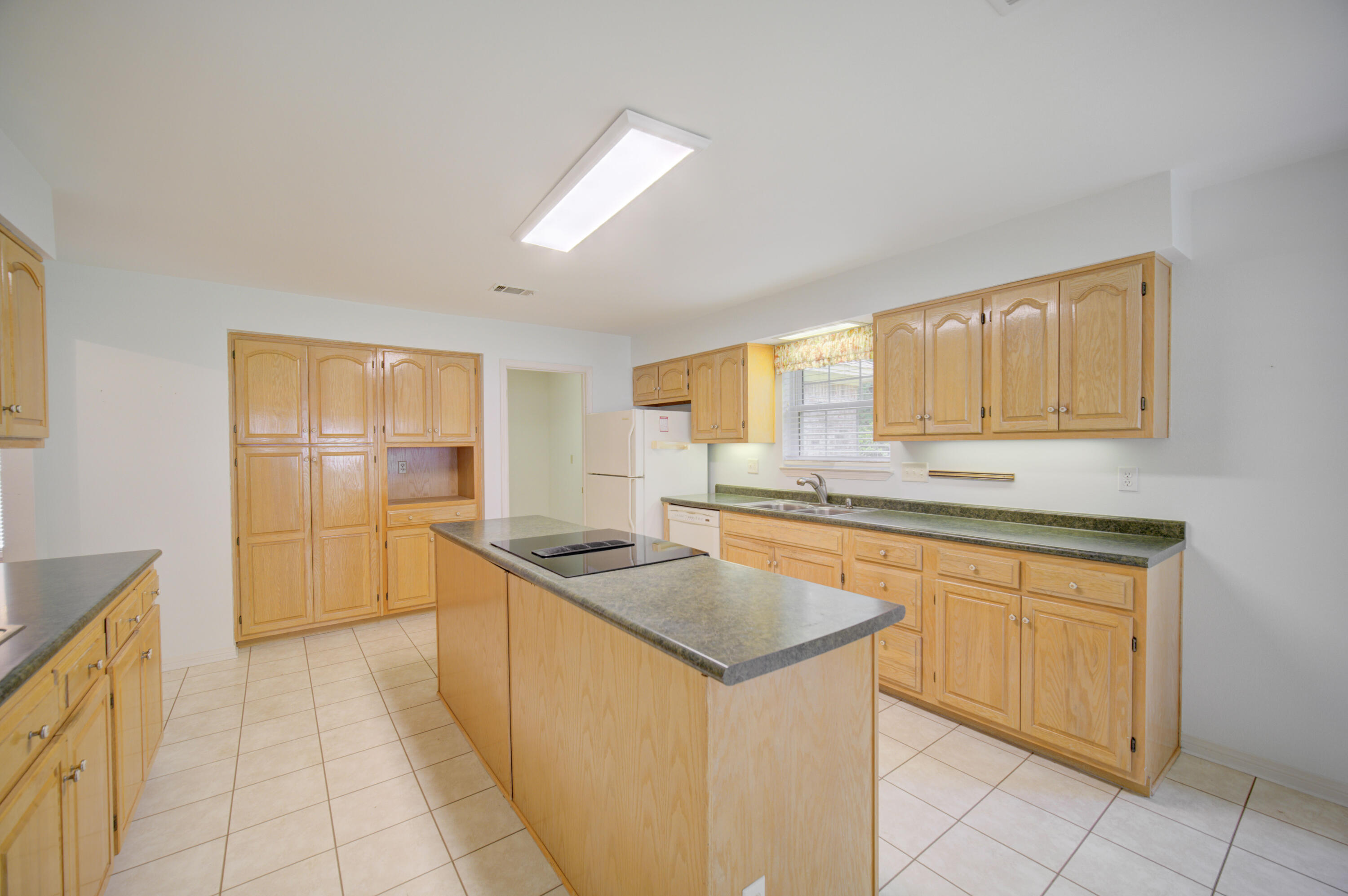 ROCKY BAYOU COUNTRY CLUB ESTATES 3 - Residential