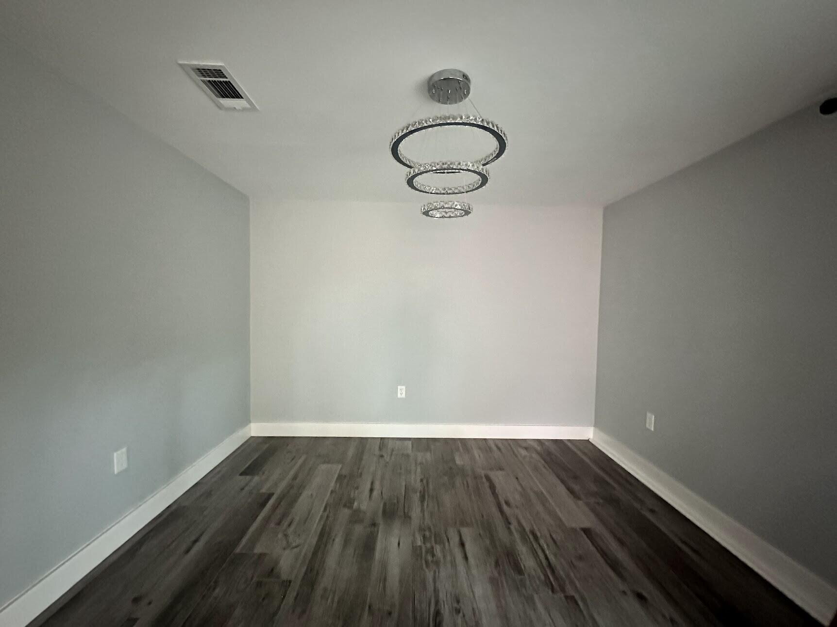 VALPARAISO PINECREST 6 - Residential Lease