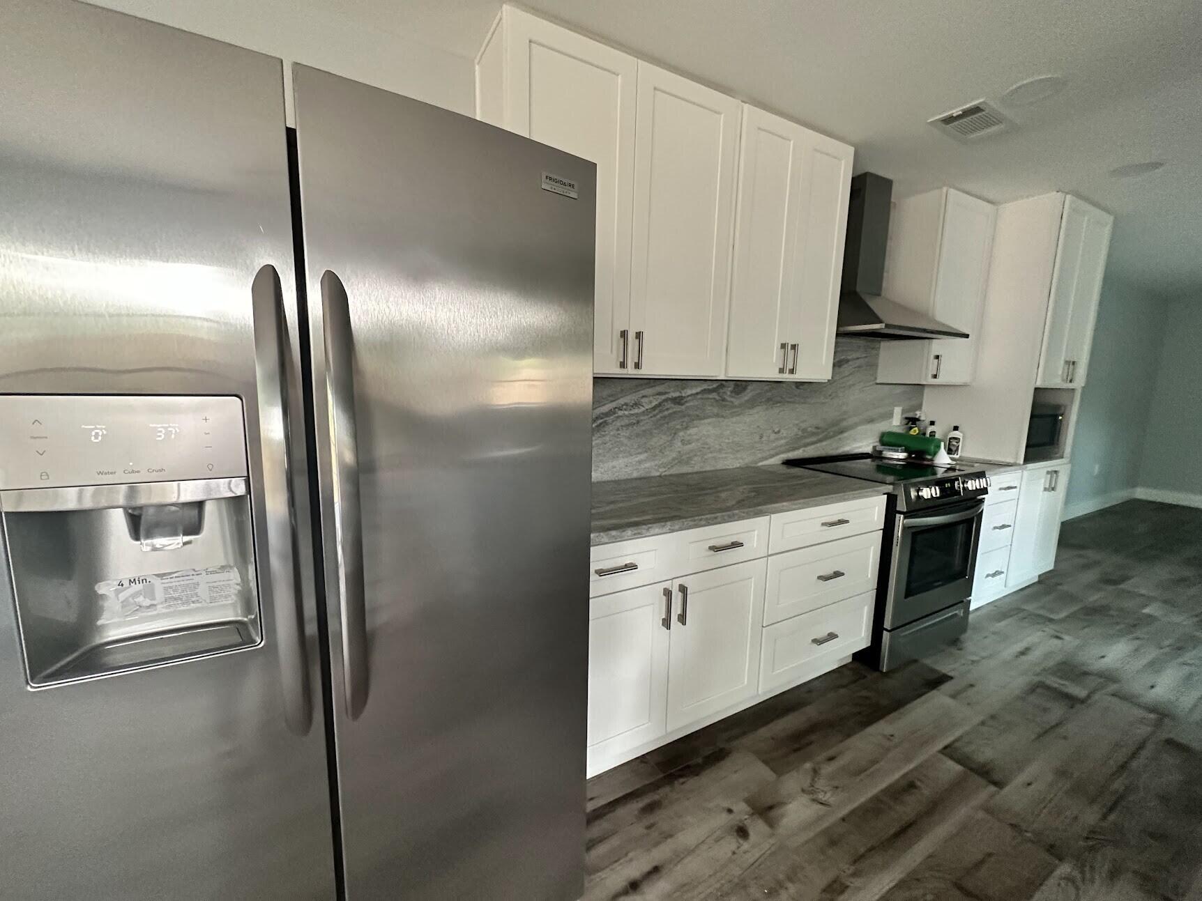 VALPARAISO PINECREST 6 - Residential Lease