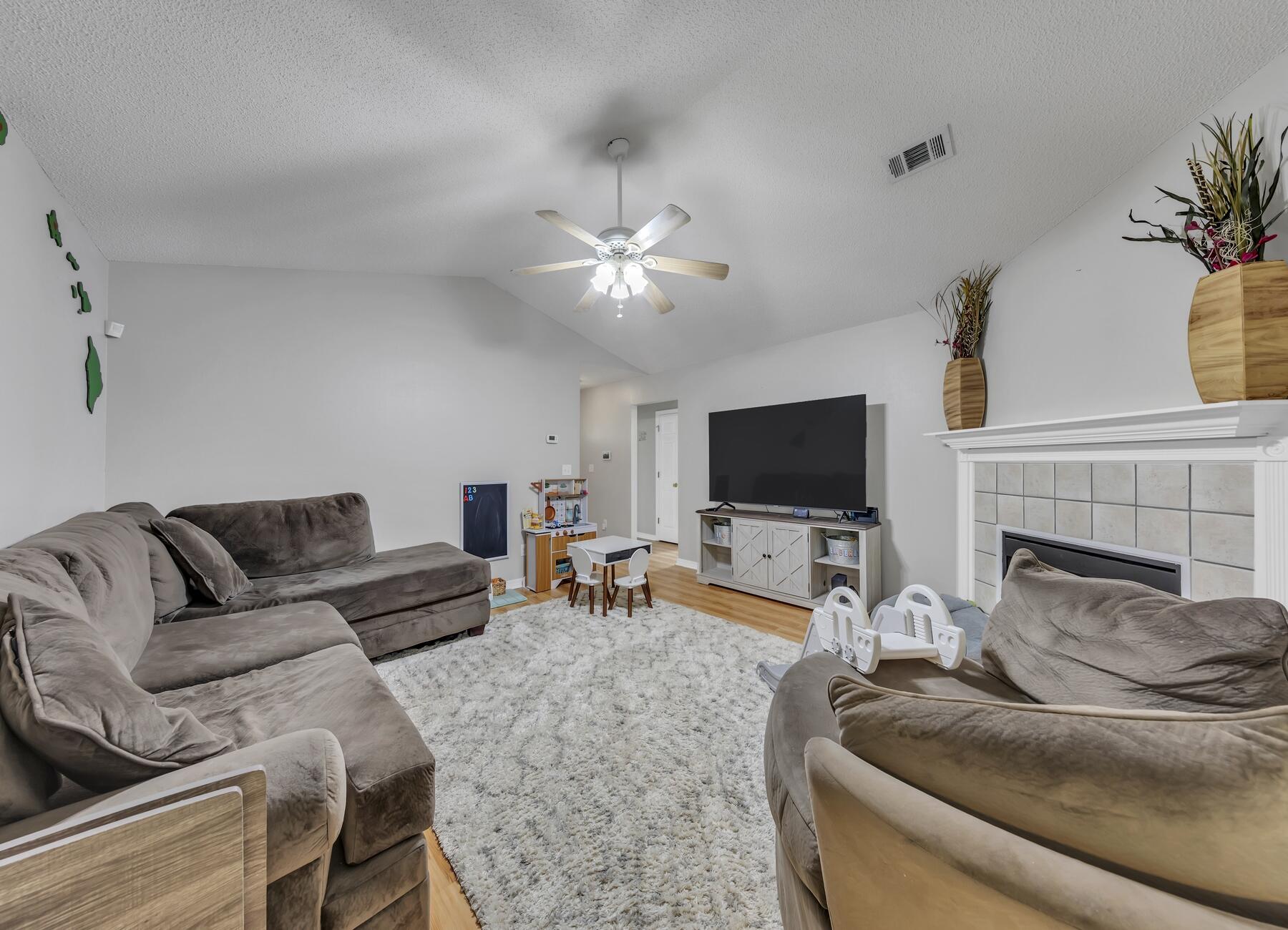 VALLEY CREEK S/D - Residential Lease