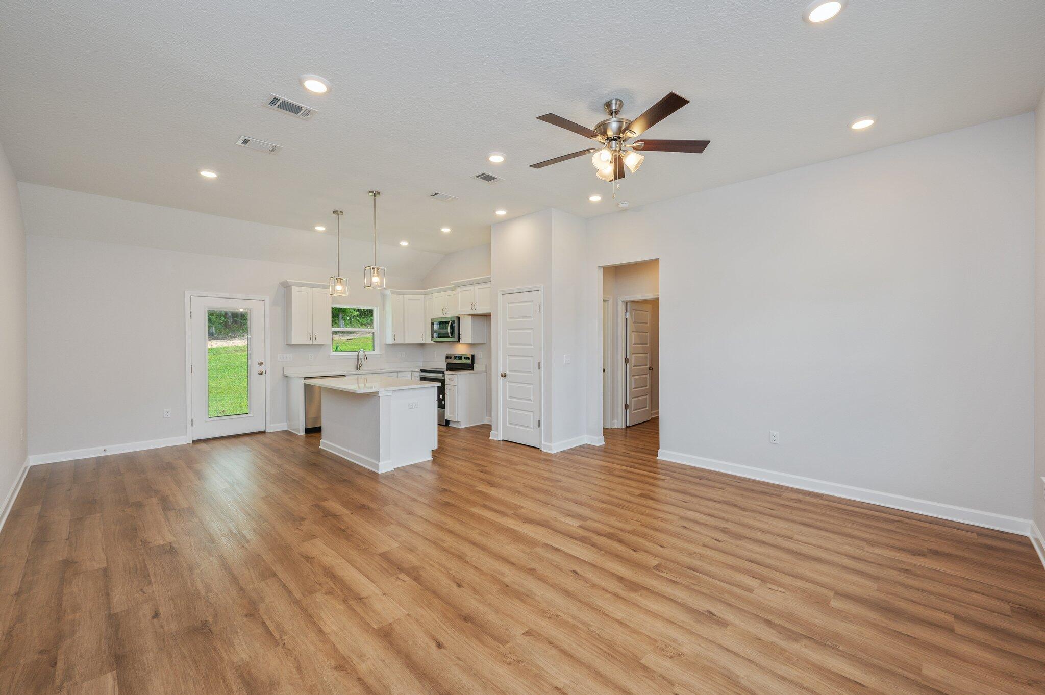 SOUTHERN DAY CHATEAU - Residential