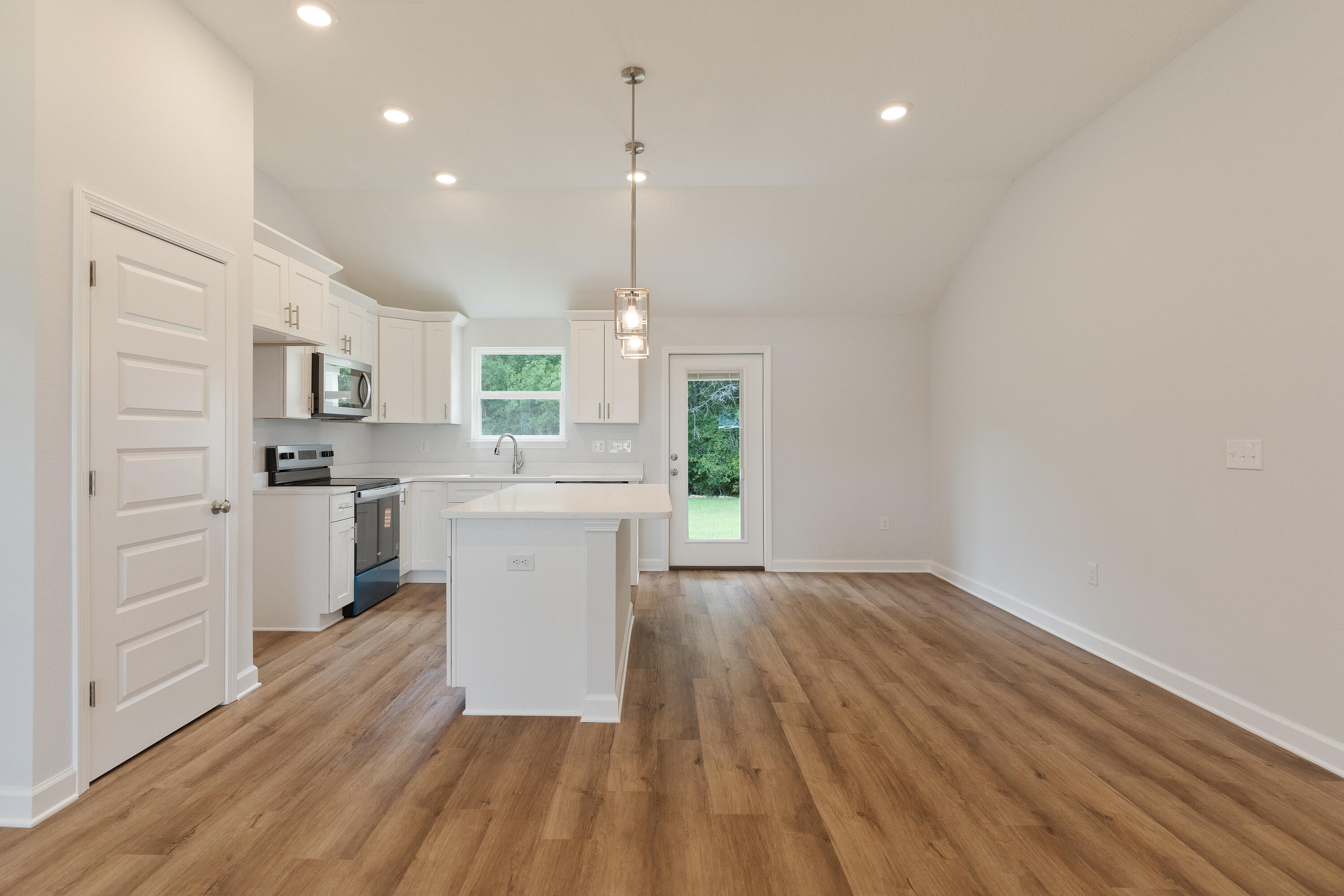 SOUTHERN DAY CHATEAU - Residential