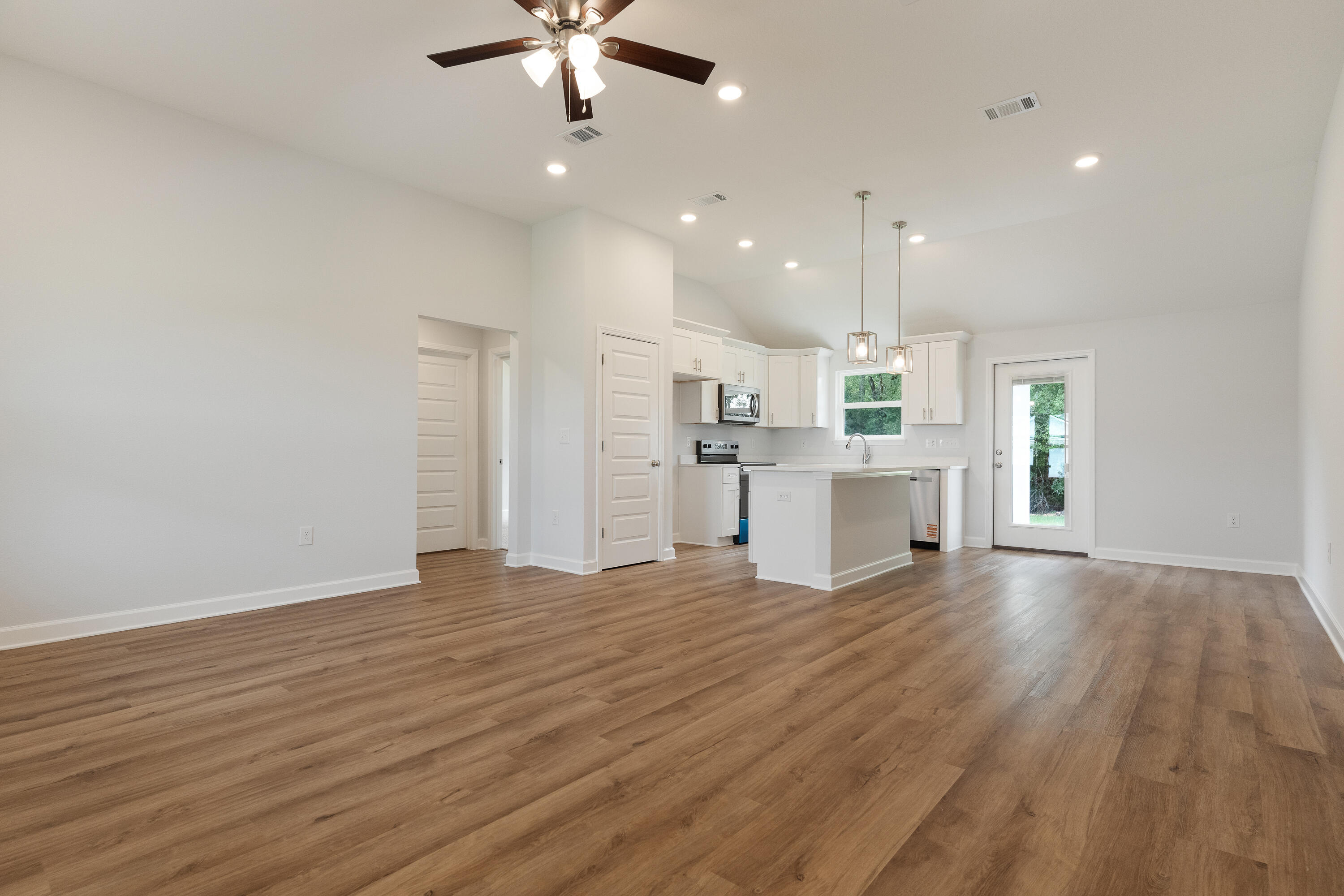 SOUTHERN DAY CHATEAU - Residential