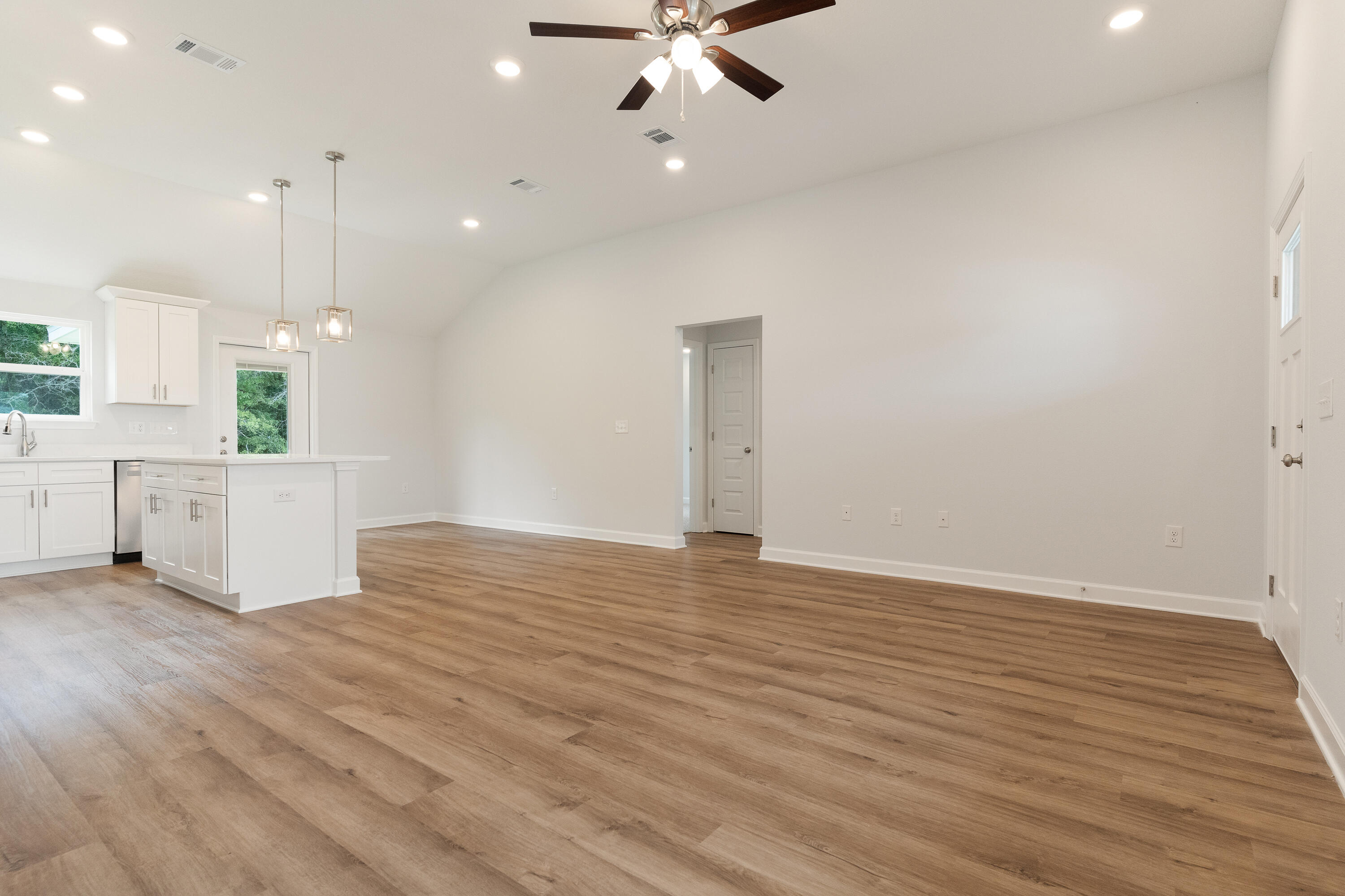 SOUTHERN DAY CHATEAU - Residential
