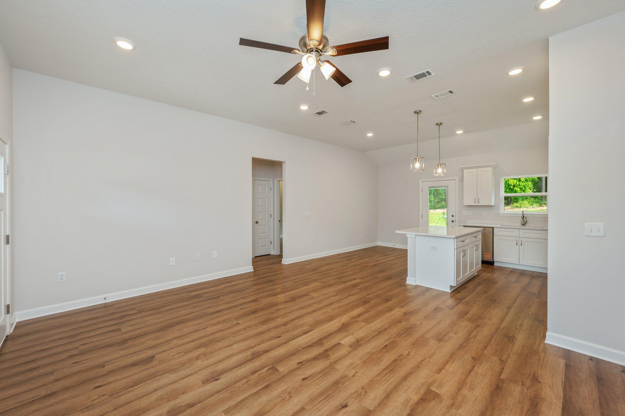 SOUTHERN DAY CHATEAU - Residential