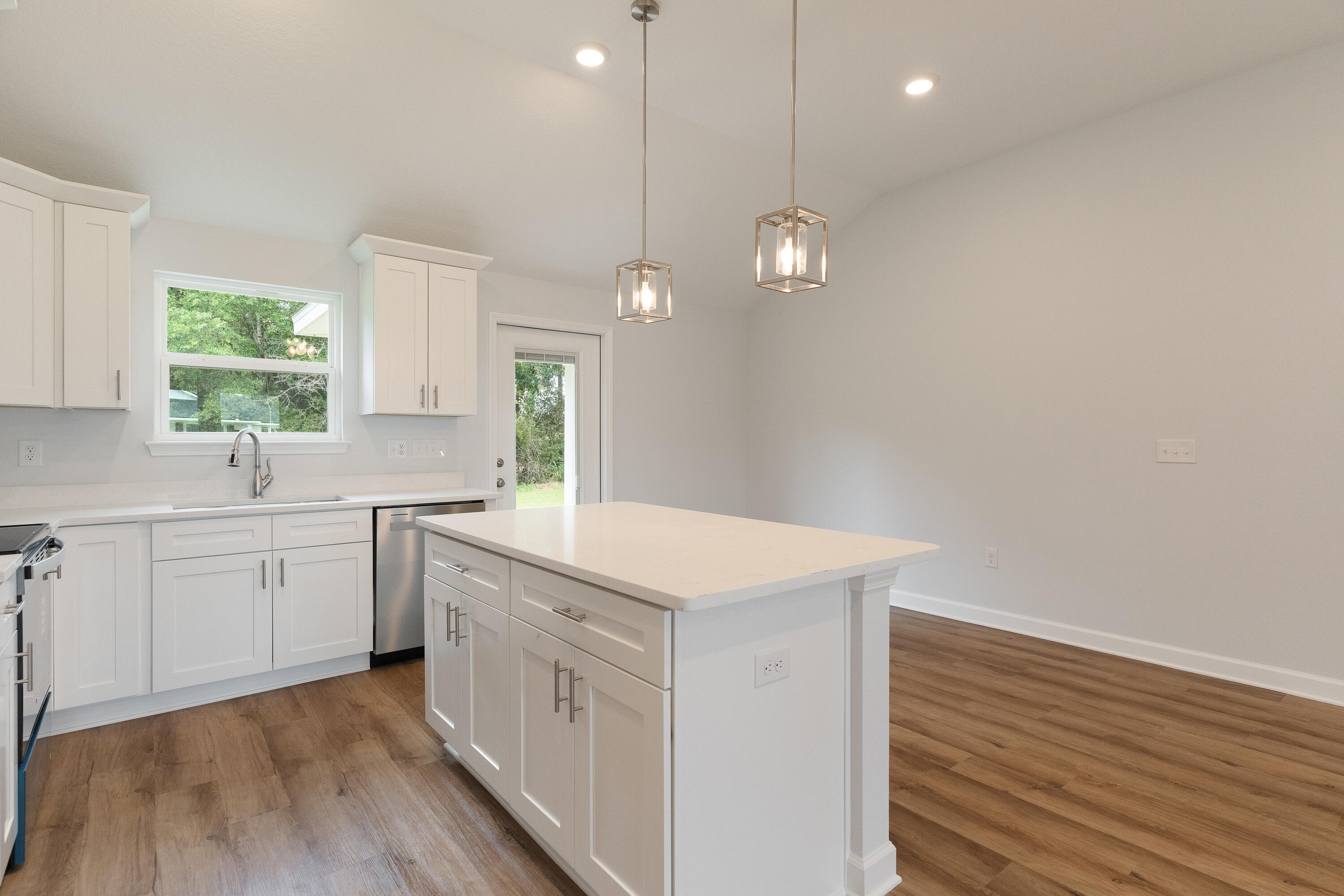 SOUTHERN DAY CHATEAU - Residential