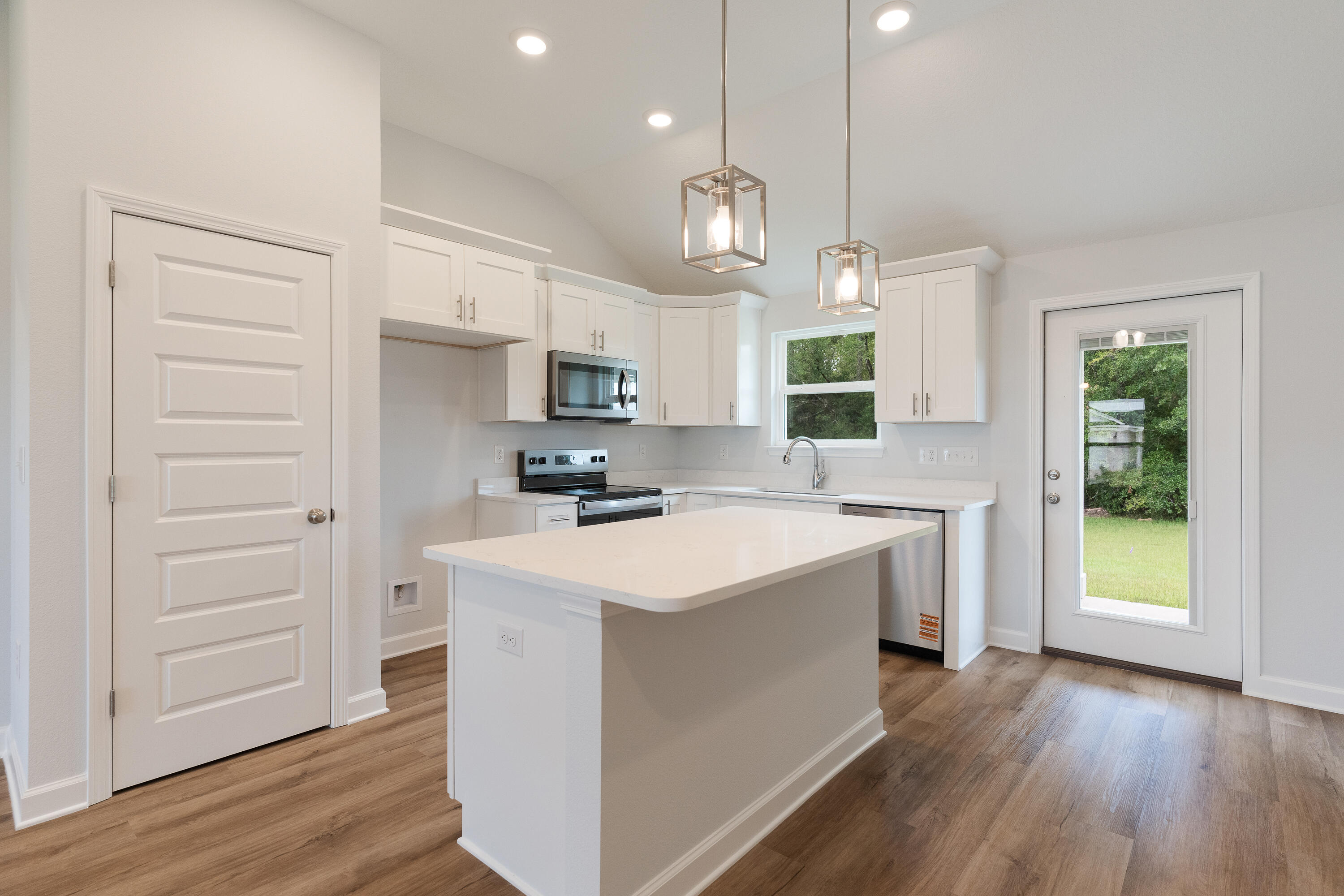 SOUTHERN DAY CHATEAU - Residential