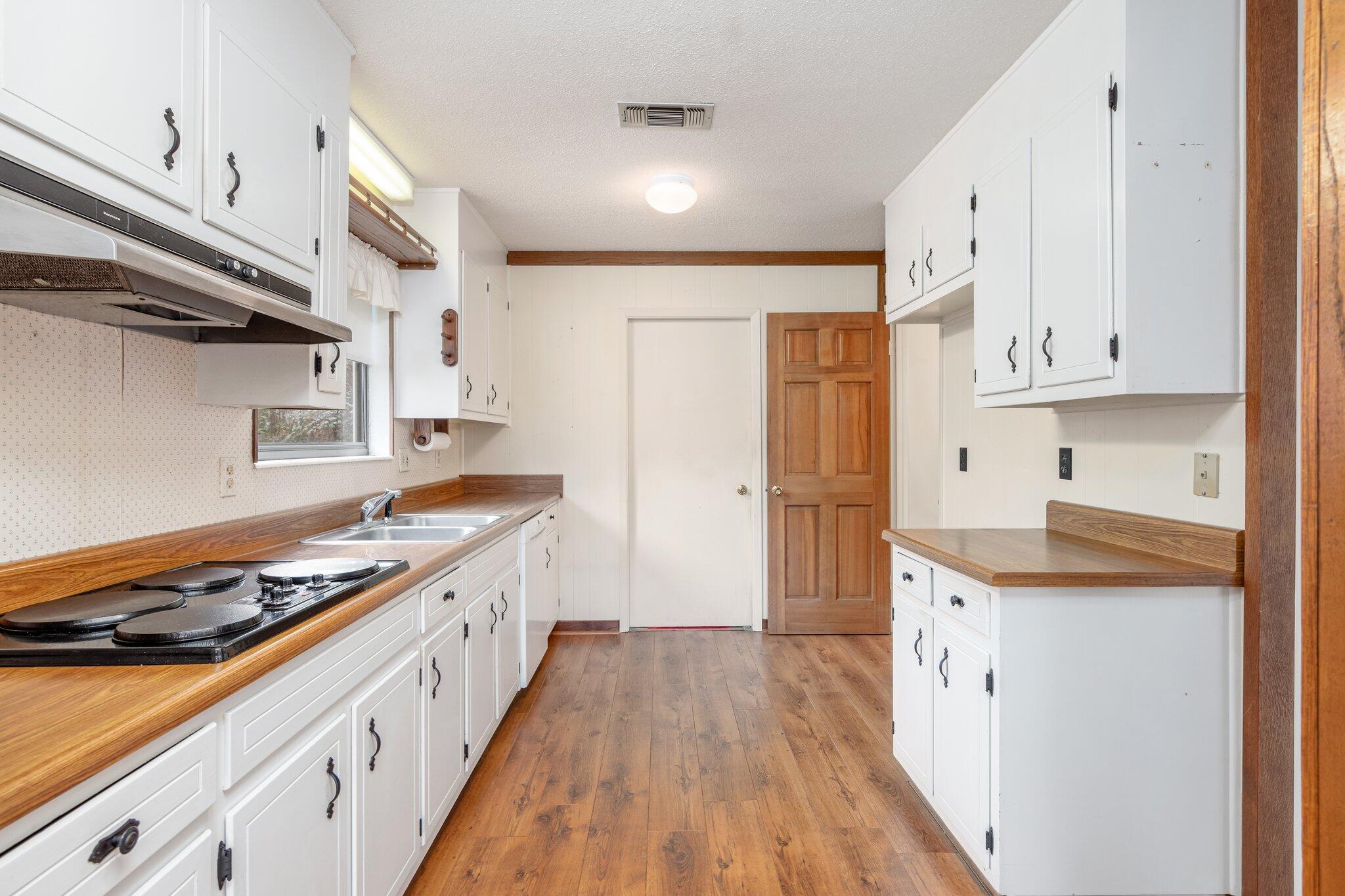 LAKE LORRAINE ESTATES 3 - Residential