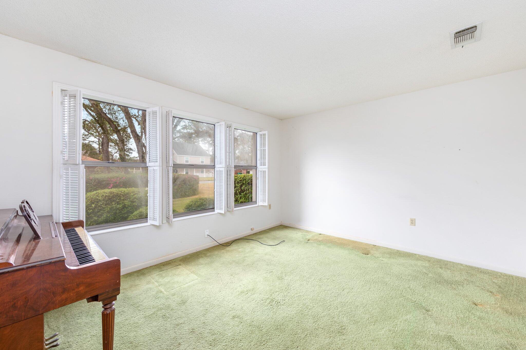 LAKE LORRAINE ESTATES 3 - Residential