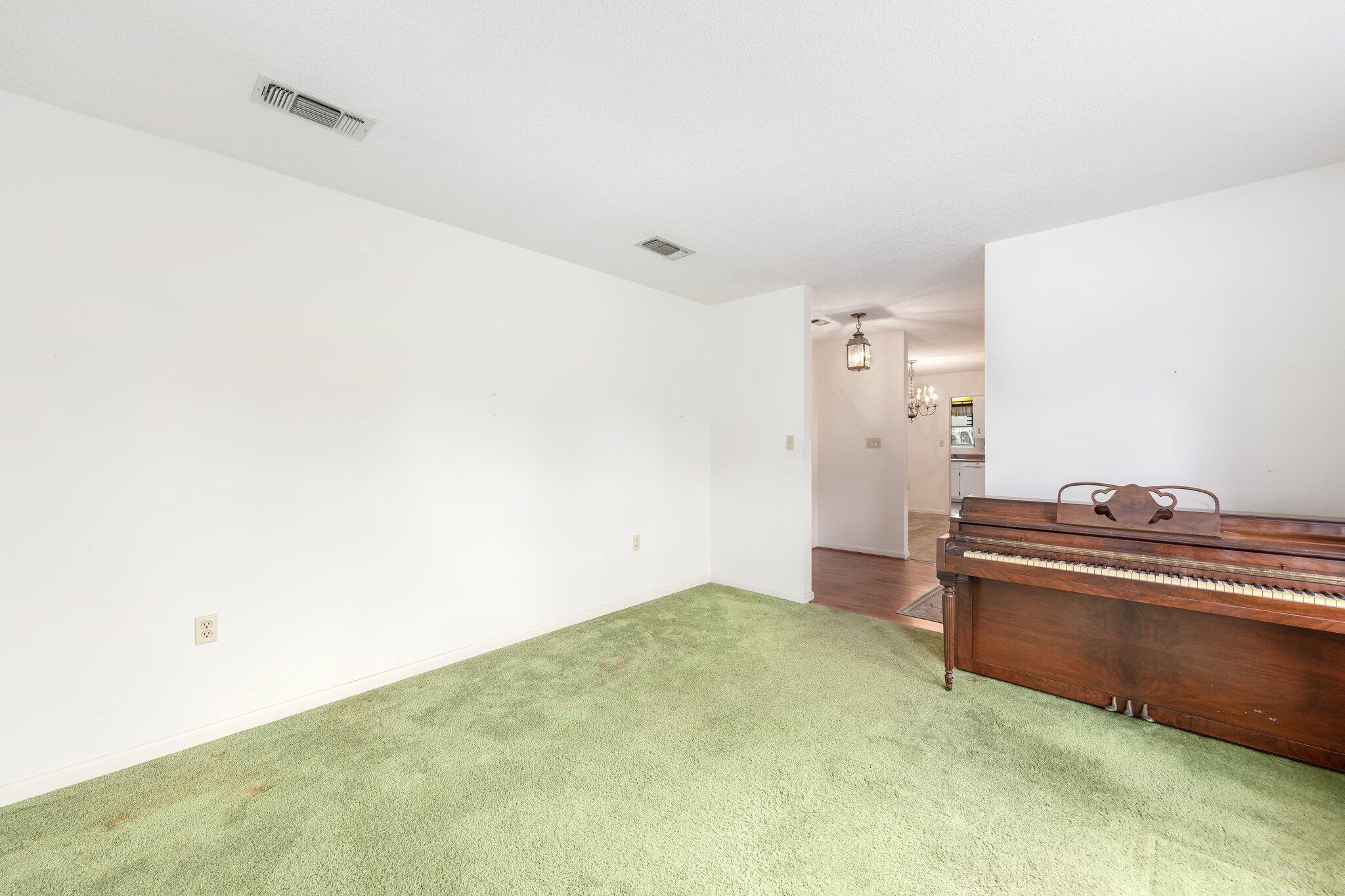 LAKE LORRAINE ESTATES 3 - Residential