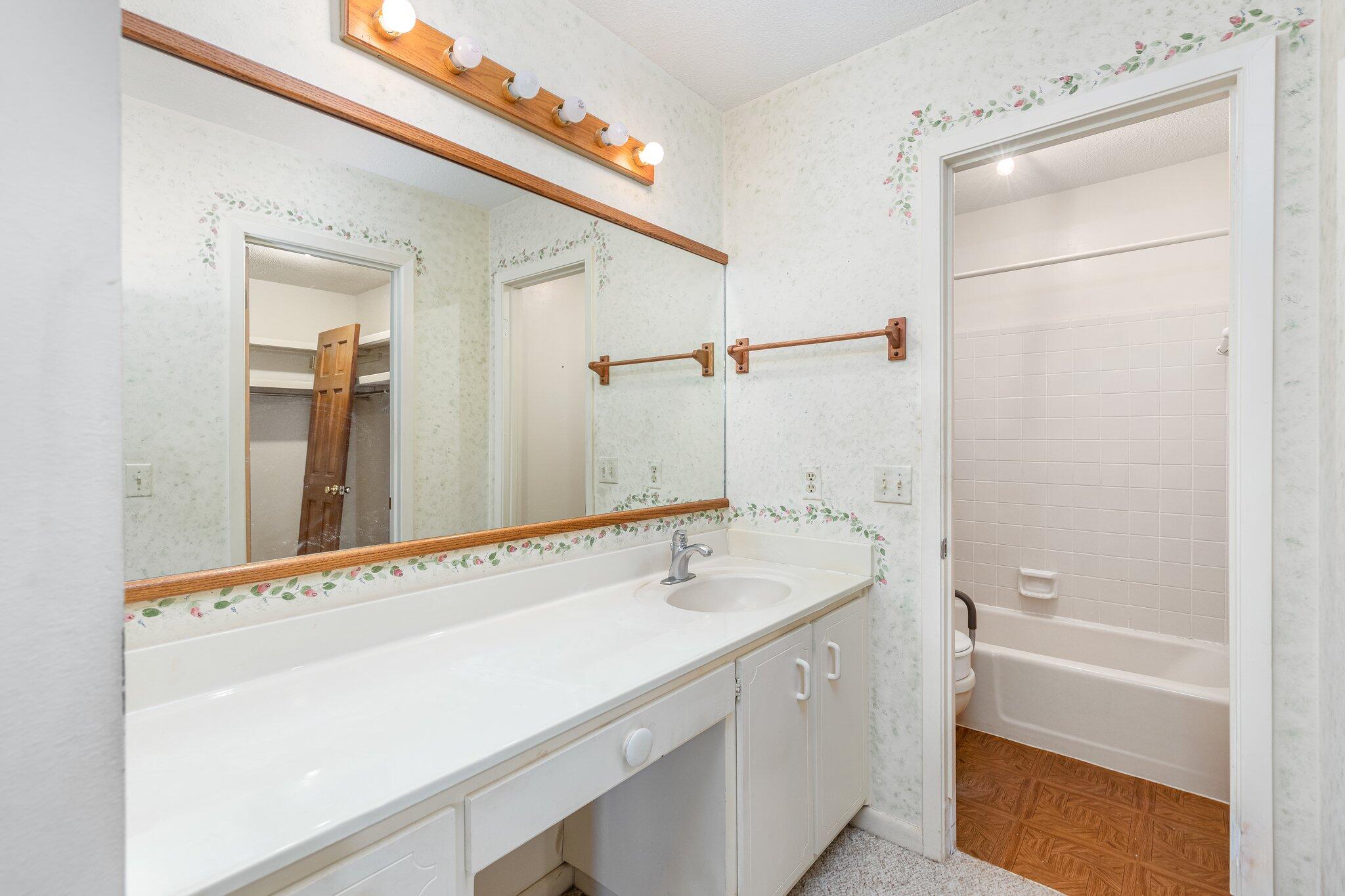 LAKE LORRAINE ESTATES 3 - Residential