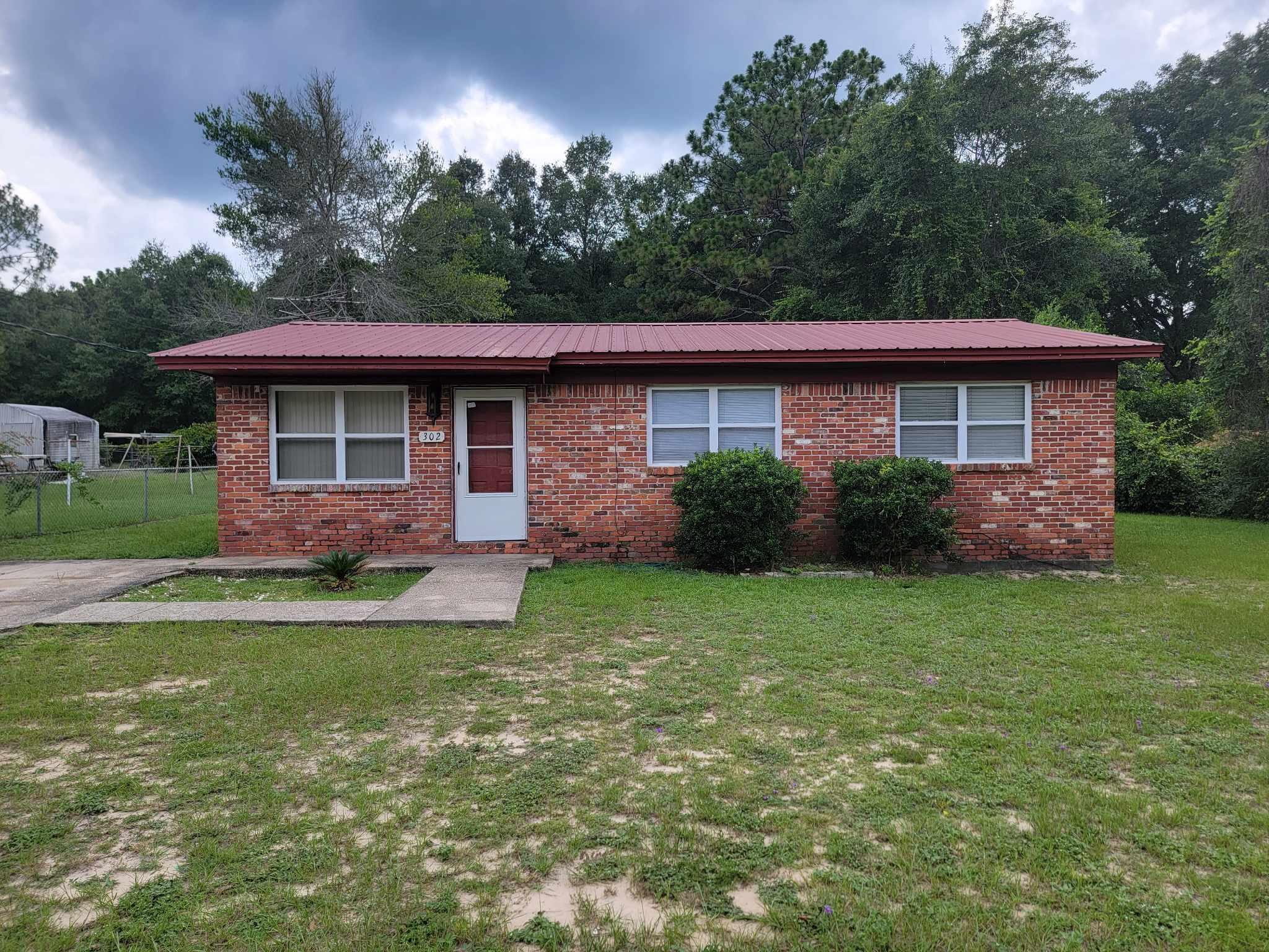 Move in ready! This cozy residence offers a comfortable living space and is located in central Crestview.