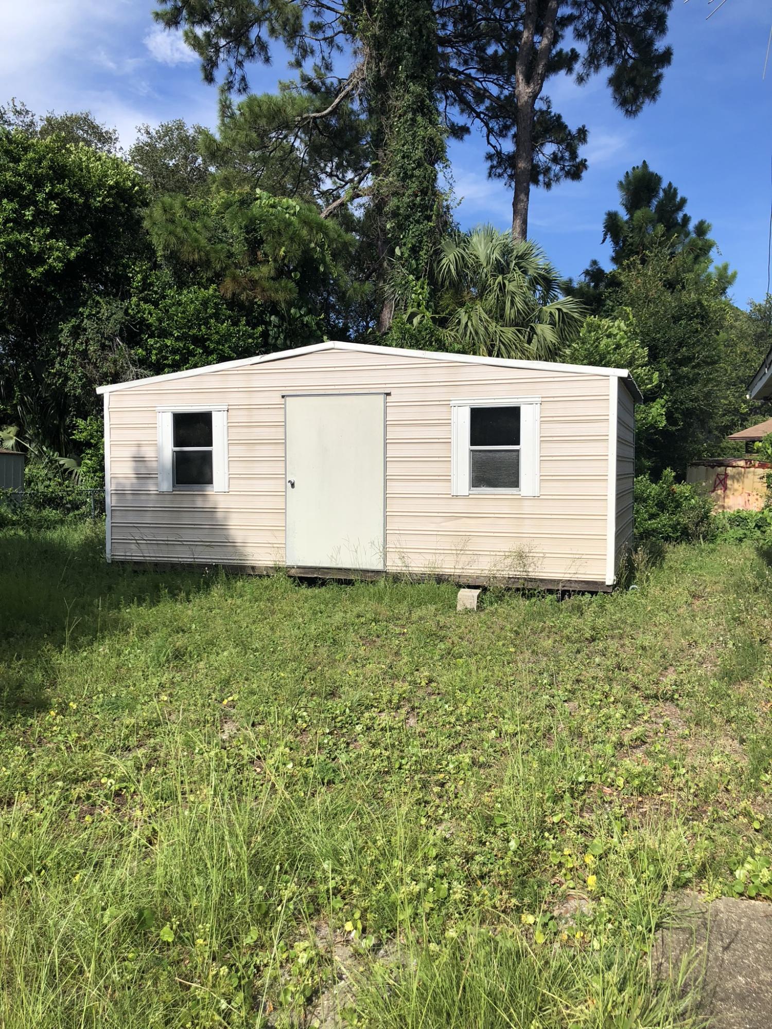 ELLIOTTS POINT - Residential