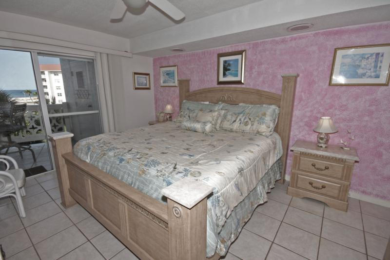 EL MATADOR CONDO - Residential