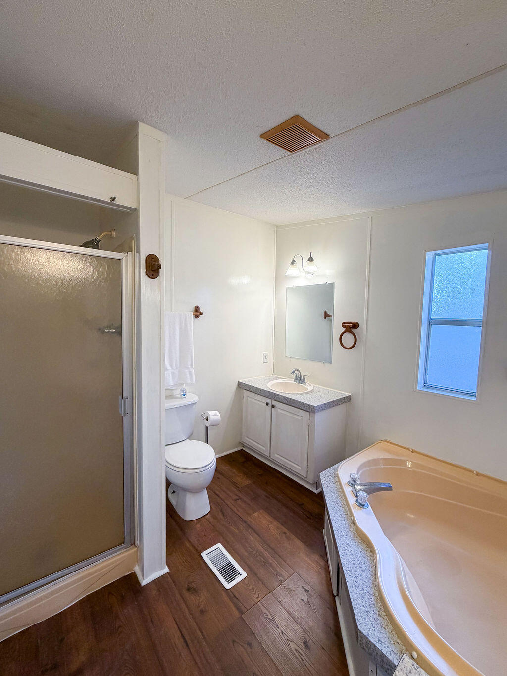 CRESCENT SHORES - Residential