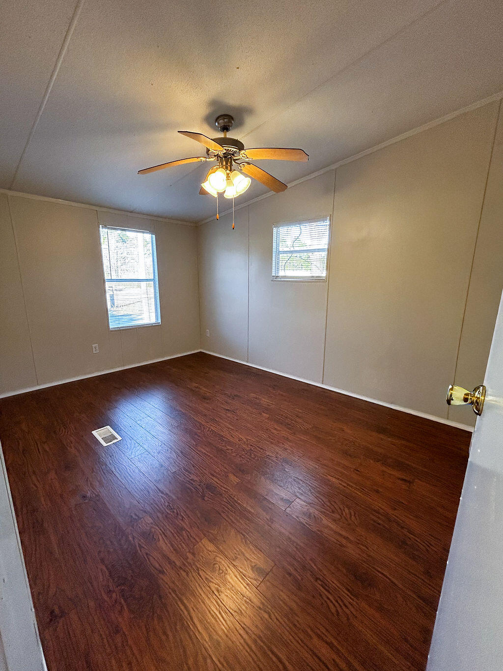 CRESCENT SHORES - Residential