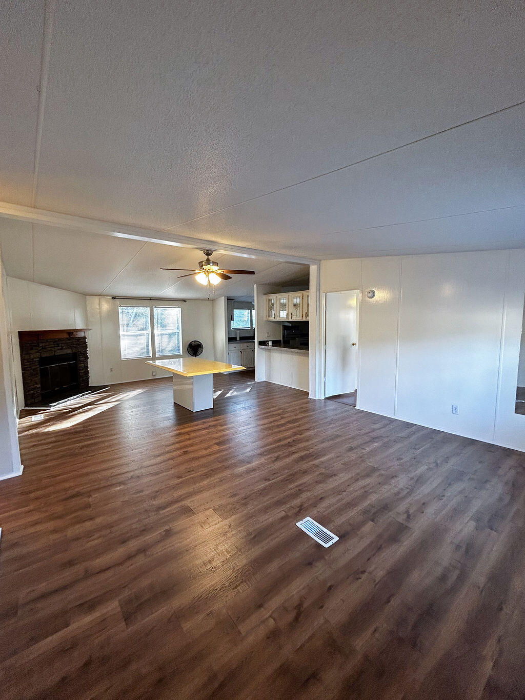 CRESCENT SHORES - Residential