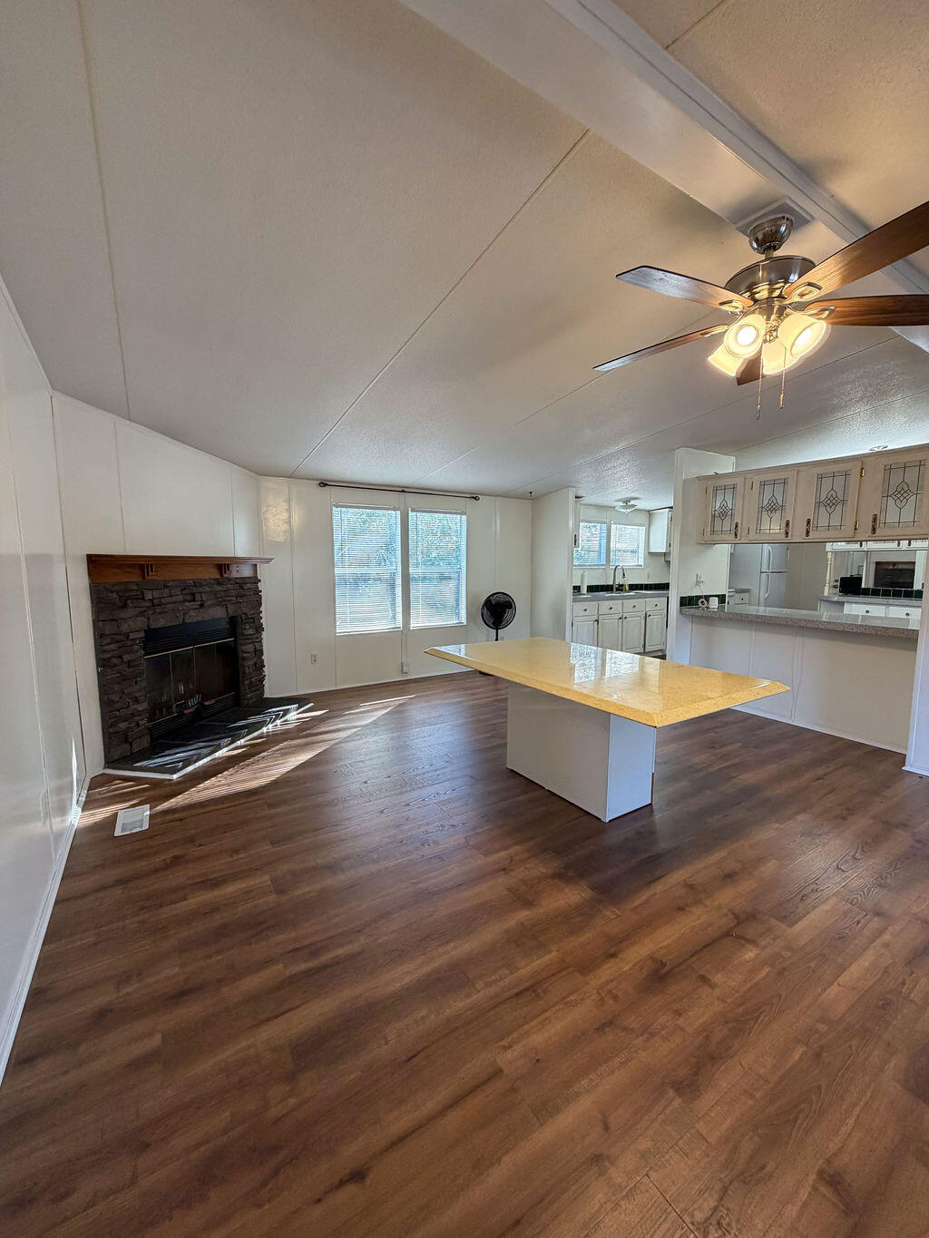 CRESCENT SHORES - Residential