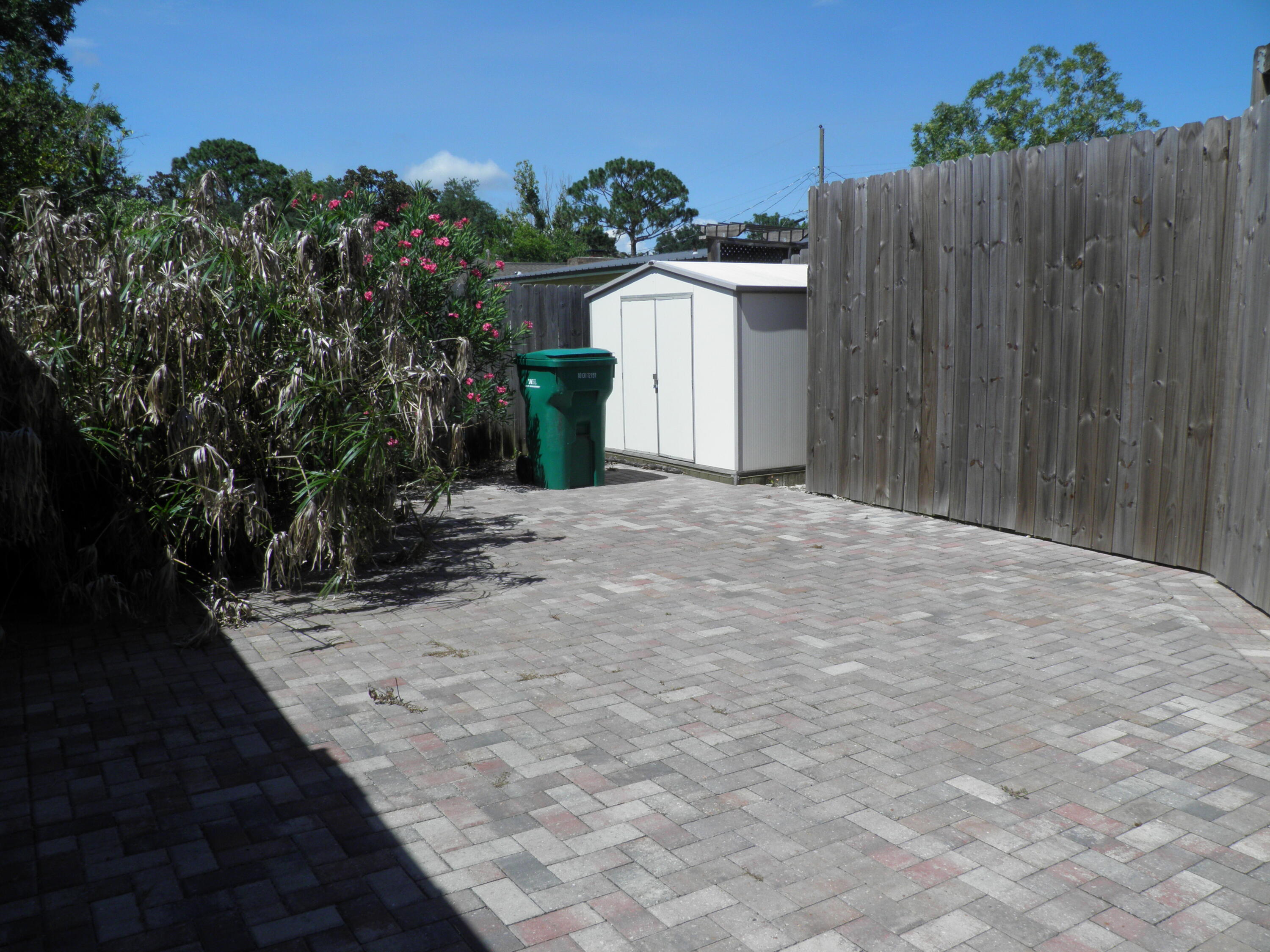 GARNIERS BEACH 2ND - Residential Lease